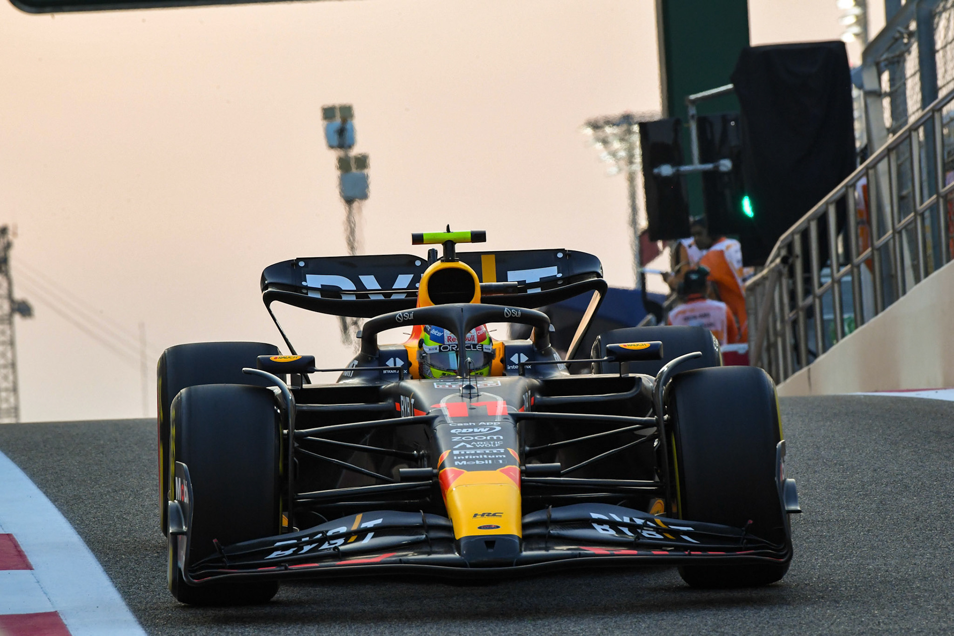 Sergio Perez (MEX) Red Bull Racing; Formel 1 GP Abu Dhabi. Freitag 24.11.2023