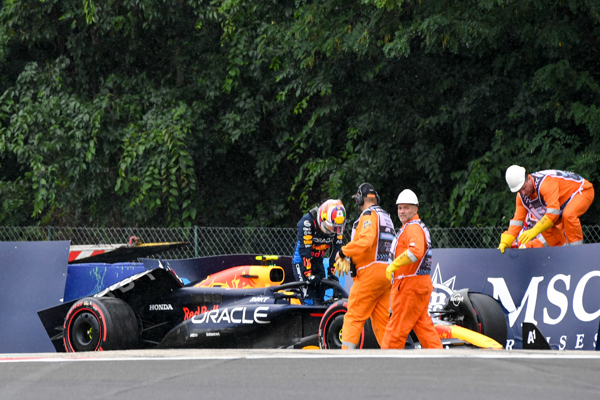 Sergio Perez #11, Oracle Red Bull Racing crasht im Qualifying;Formel 1 Budapest / Ungarn, 20.07.2024