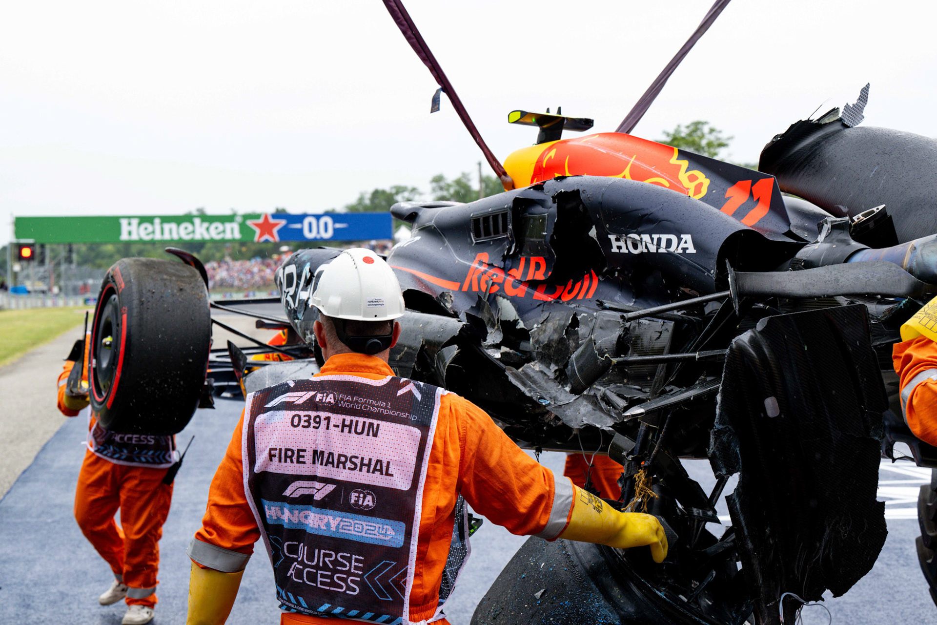Sergio Perez #11, Oracle Red Bull Racing crasht im Qualifying;Formel 1 Budapest / Ungarn, 20.07.2024