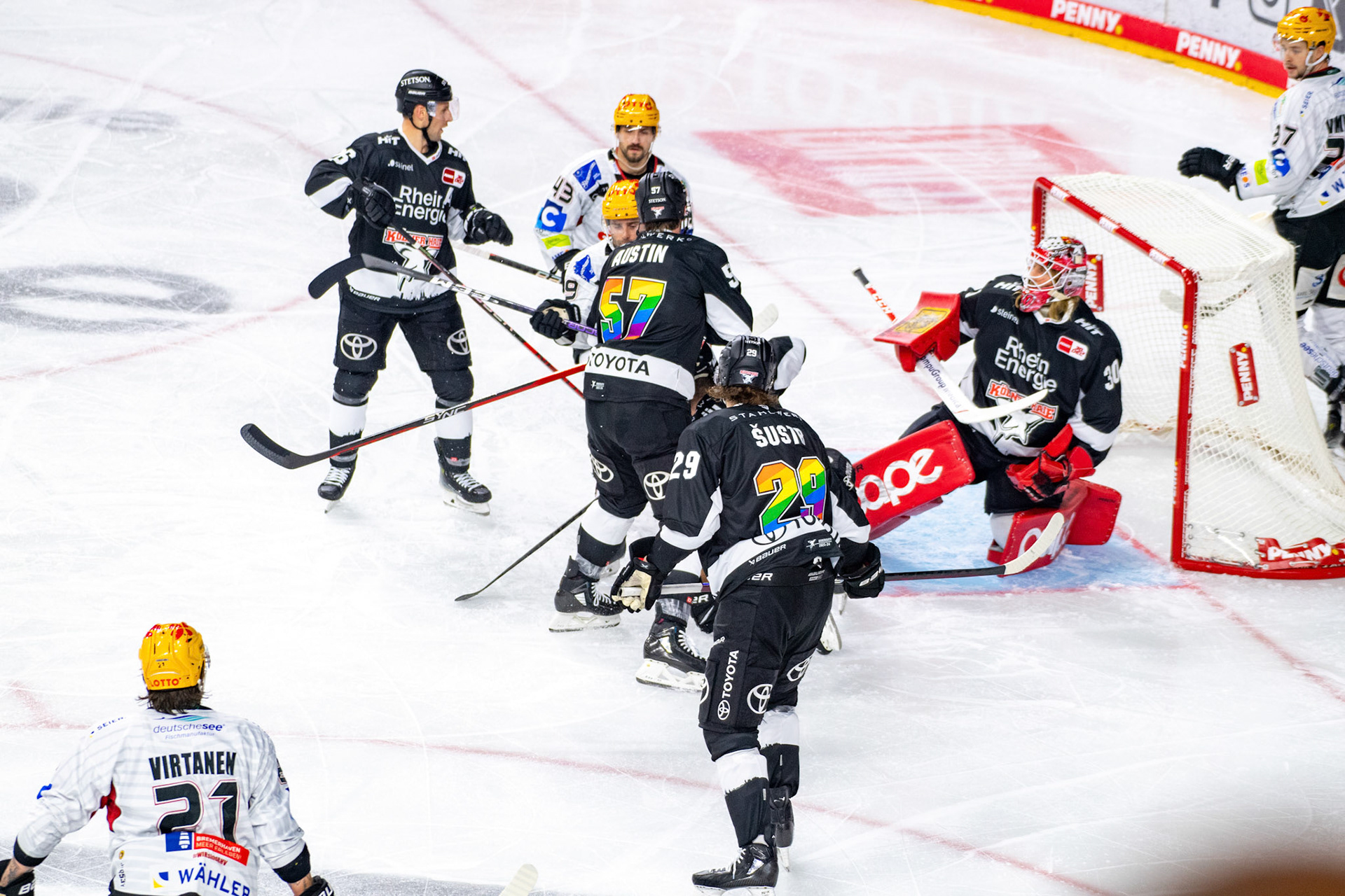Brady Austin; DEL Kölner Haie - Bremerhaven Fischtown Pinguins, 01.11.2023