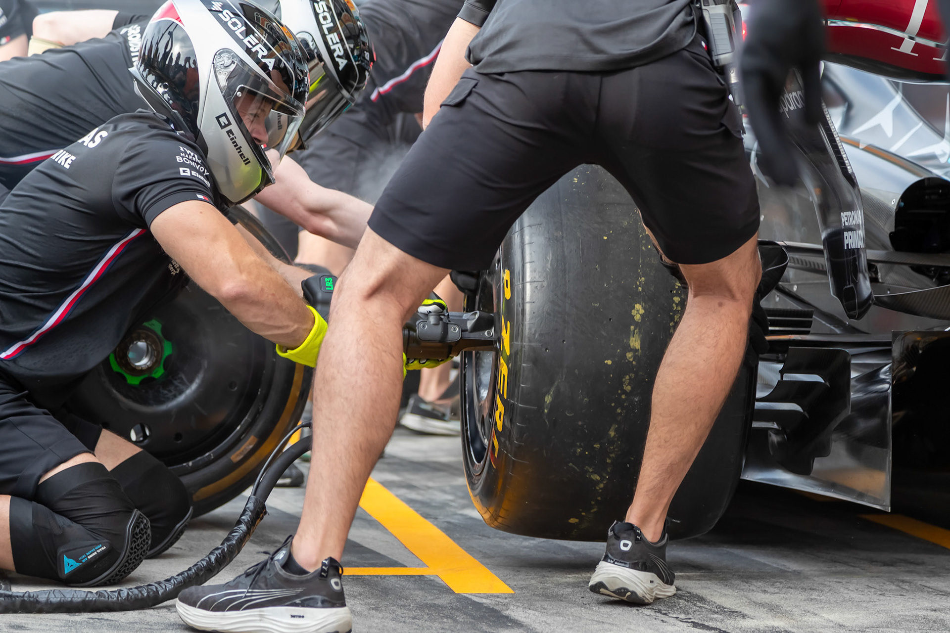 Das Mercedes AMG F1 Team uebt den Boxenstop / Pitstop; Formel 1 GP Italien / Monza. Donnerstag, 31.08.2023