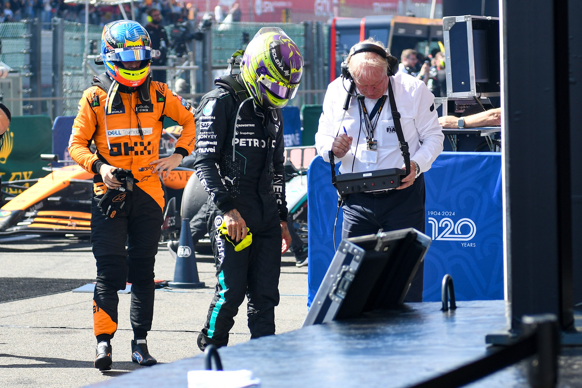 Oscar Piastri #81, McLaren Formula 1 Team und Lewis Hamilton #44, Mercedes-AMG Petronas F1 Team und Jo Bauer;Formel 1 GP Spa / Belgien. Sonntag, 28.07.2024