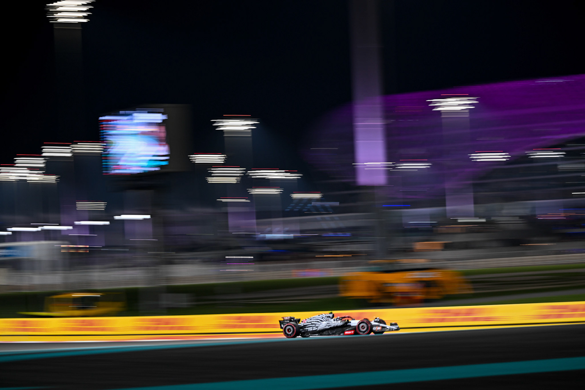 Yuki Tsunoda (JPN) Scuderia Alpha Tauri;Formel 1 GP Abu Dhabi. Samstag 25.11.2023