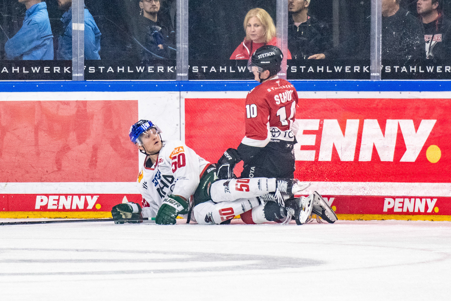 Alexander Oblinger und Justin Schuetz; DEL Kölner Haie - Augsburger Panther, 03.10.2023