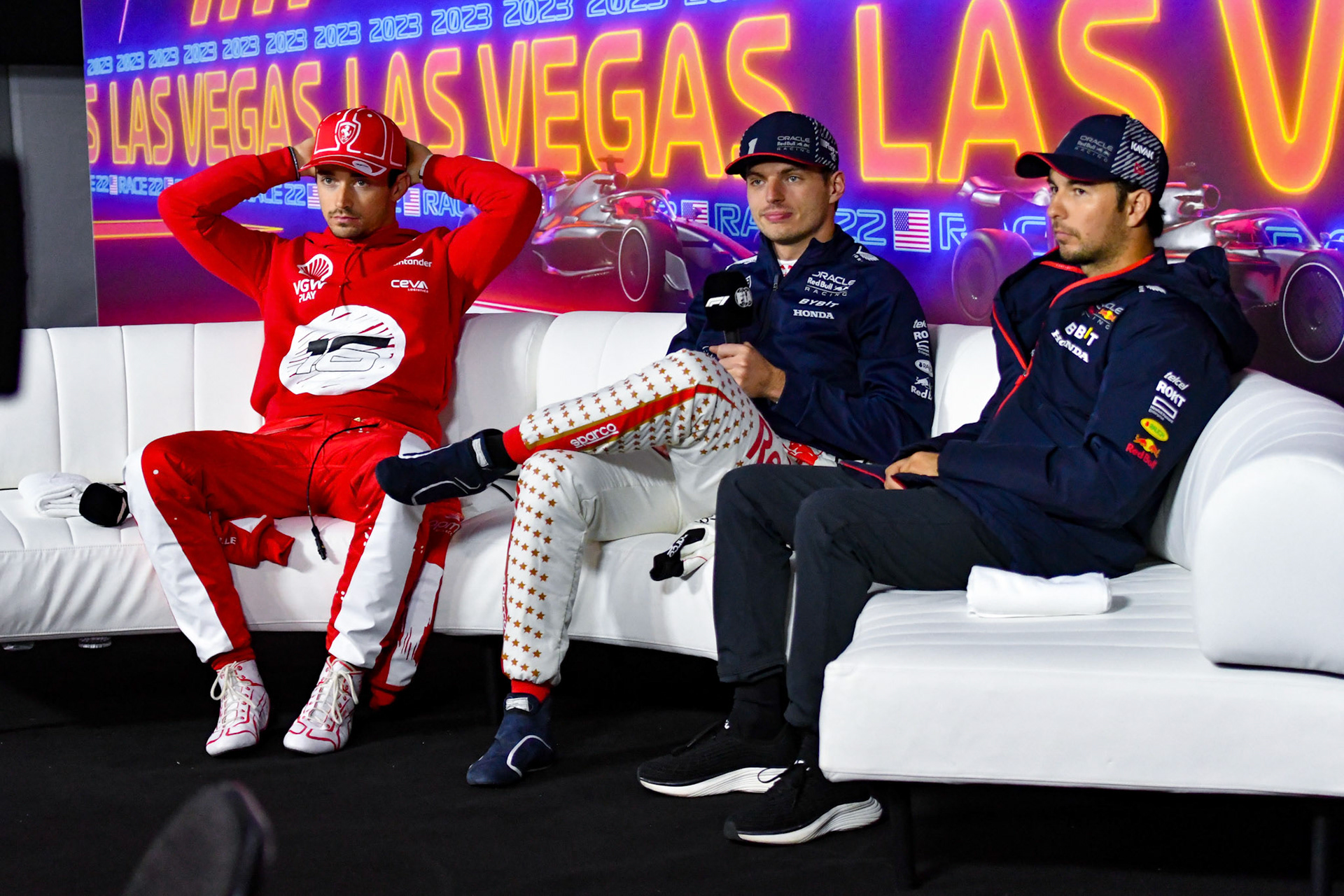 Max Verstappen, Sergio Perez und Charles Leclerc in der Pressekonferenz; Formel 1 GP USA Las Vegas. Sonntag 19.11.2023