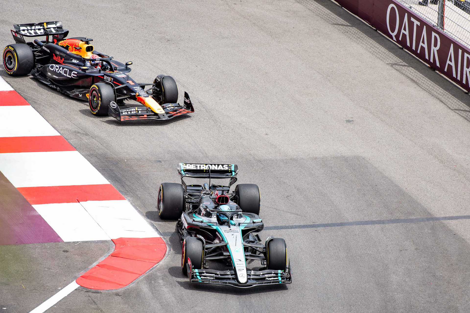 George Russell #63, Mercedes-AMG Petronas F1 Team und Max Verstappen #1, Oracle Red Bull Racing; Formel1 GP Monaco Freitag, 24.05.2024