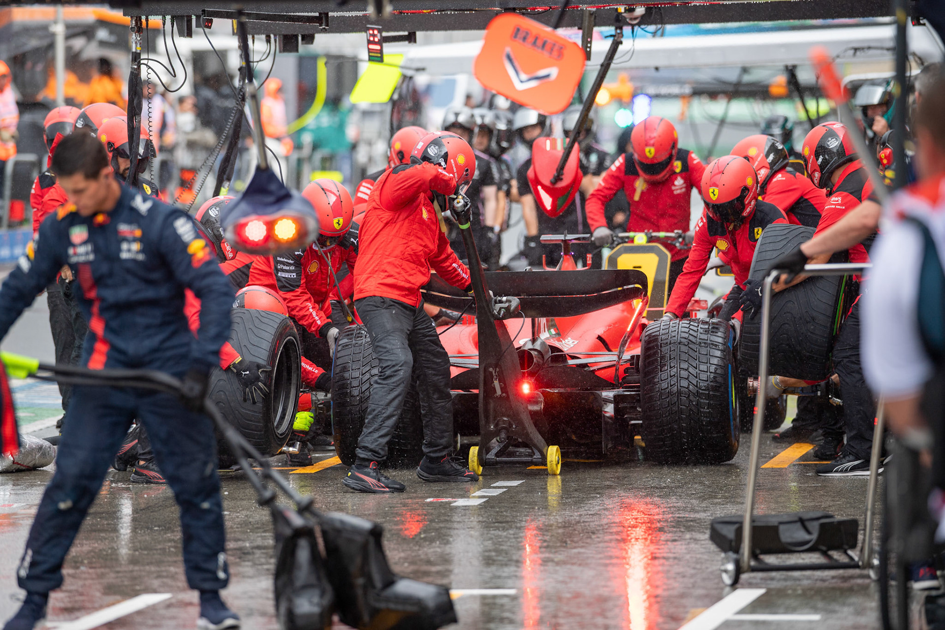 Charles Leclerc (MCO) Boxenstop Scuderia Ferrari;Formel 1 GP Holland / Zandvoort. Samstag, 26.08.2023