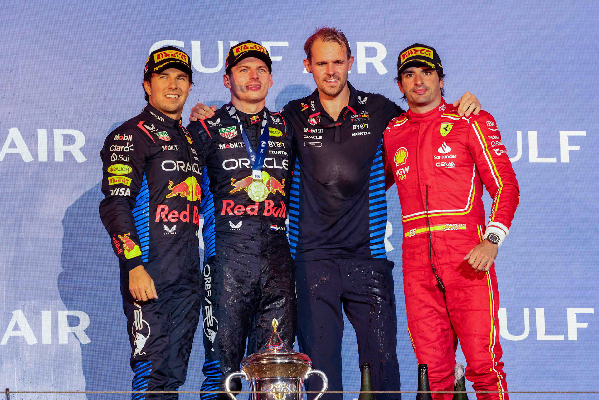 Podium in Bahrian mit: Sergio Perez #11, Oracle Red Bull Racing, Max Verstappen #1, Oracle Red Bull Racing, Carlos Sainz #55, Scuderia Ferrari; Formel 1 GP Bahrain. Samstag 02.03.2024