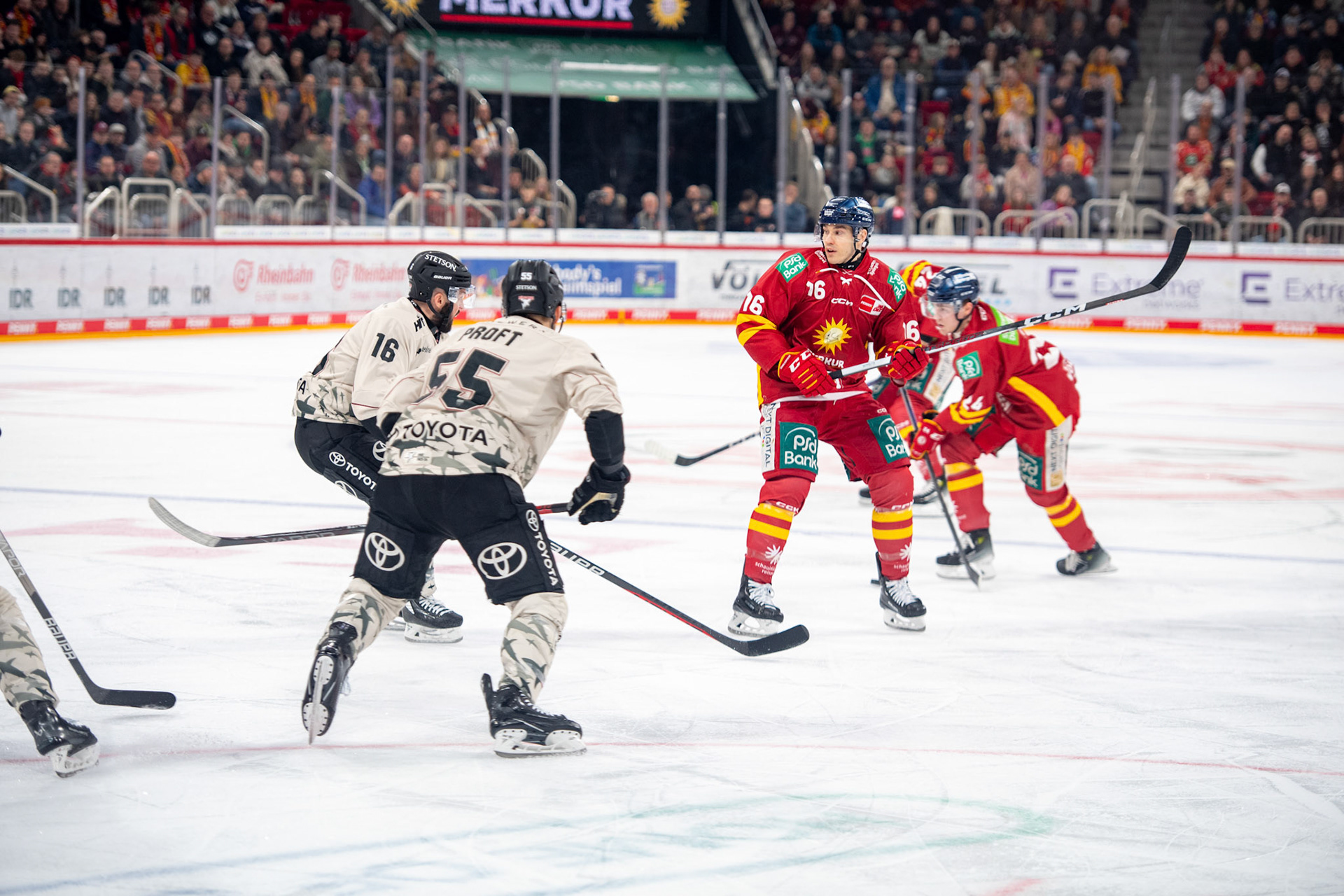 Jason Bast, Kyle Cumiskey, Carter Proft; DEL Düsseldorfer EG - Kölner Haie, 25.02.2024