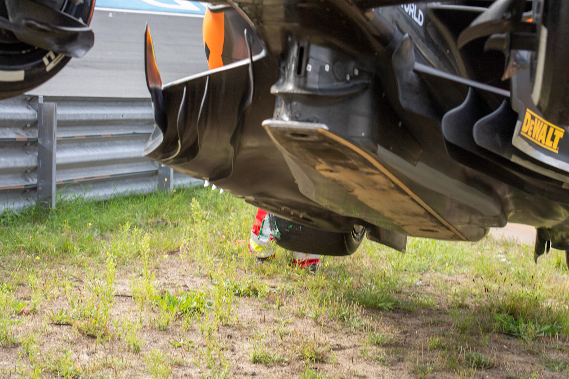 Unfall zwischen Daniel Ricciardo und Oscar Piastri in FP2; Formel 1 GP Holland / Zandvoort. Freitag, 25.08.2023