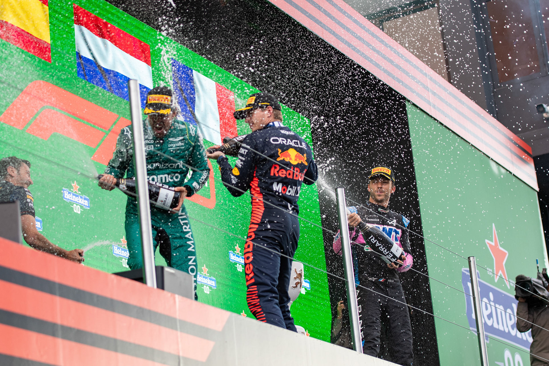 Fernando Alonso, Pierre Gasly, Max Verstappen auf dem Podium;Formel 1 GP Holland / Zandvoort. Sonntag, 27.08.2023