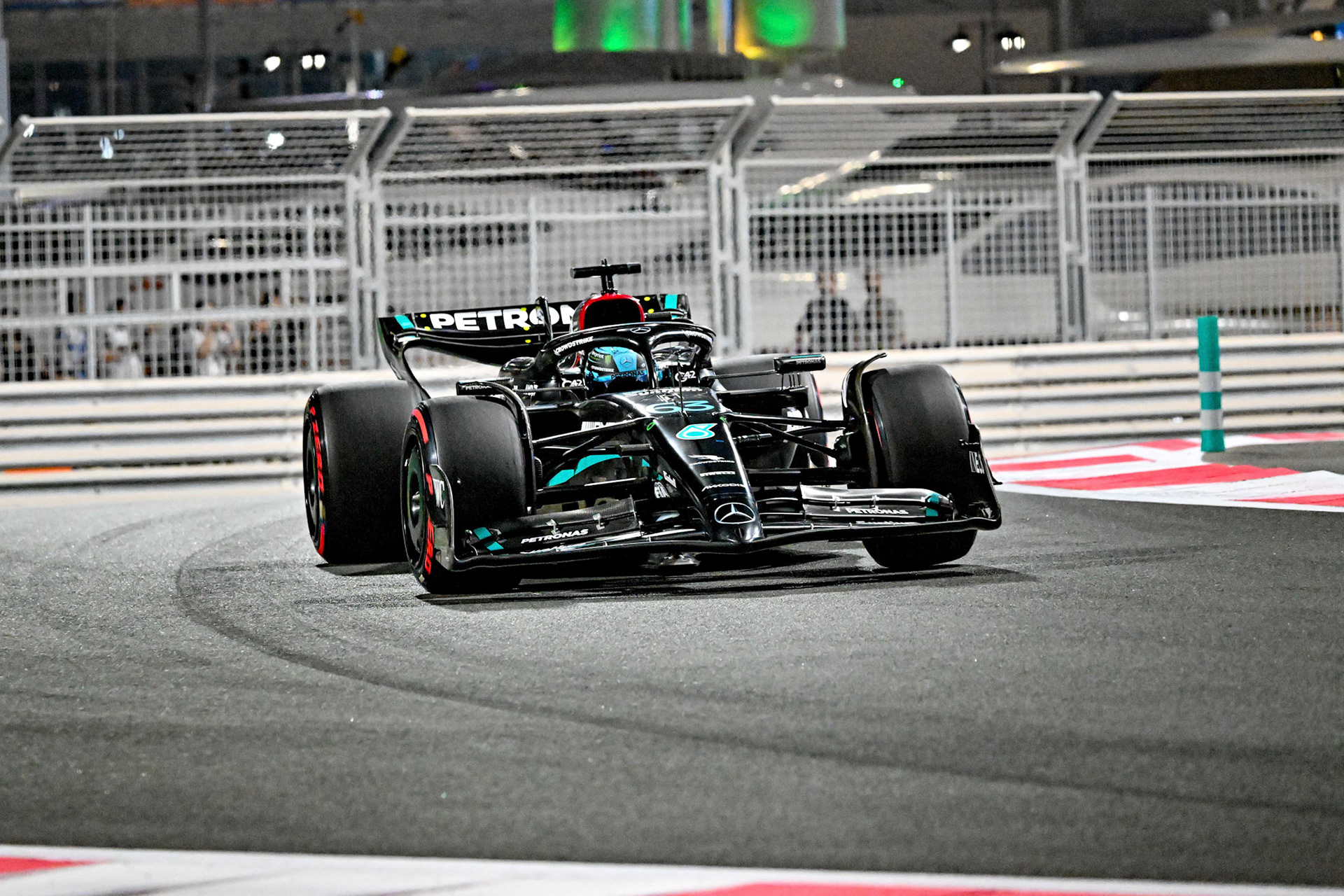 George Russell (GBR) Mercedes AMG F1 Team; Formel 1 GP Abu Dhabi. Samstag 25.11.2023