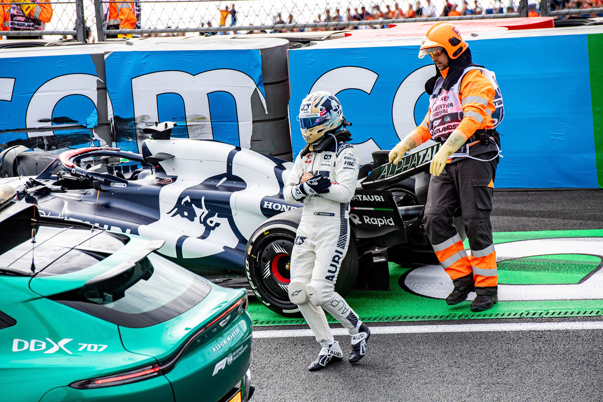 Unfall zwischen Daniel Ricciardo und Oscar Piastri in FP2; Formel 1 GP Holland / Zandvoort. Freitag, 25.08.2023