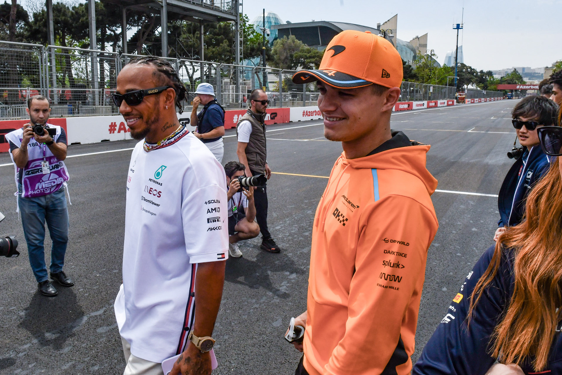 Lewis Hamilton (GBR) Mercedes AMG F1 Team and Lando Norris (GBR) McLaren F1 Team; Formel 1 GP Baku Azerbaijan. Sonntag 30.04.2023