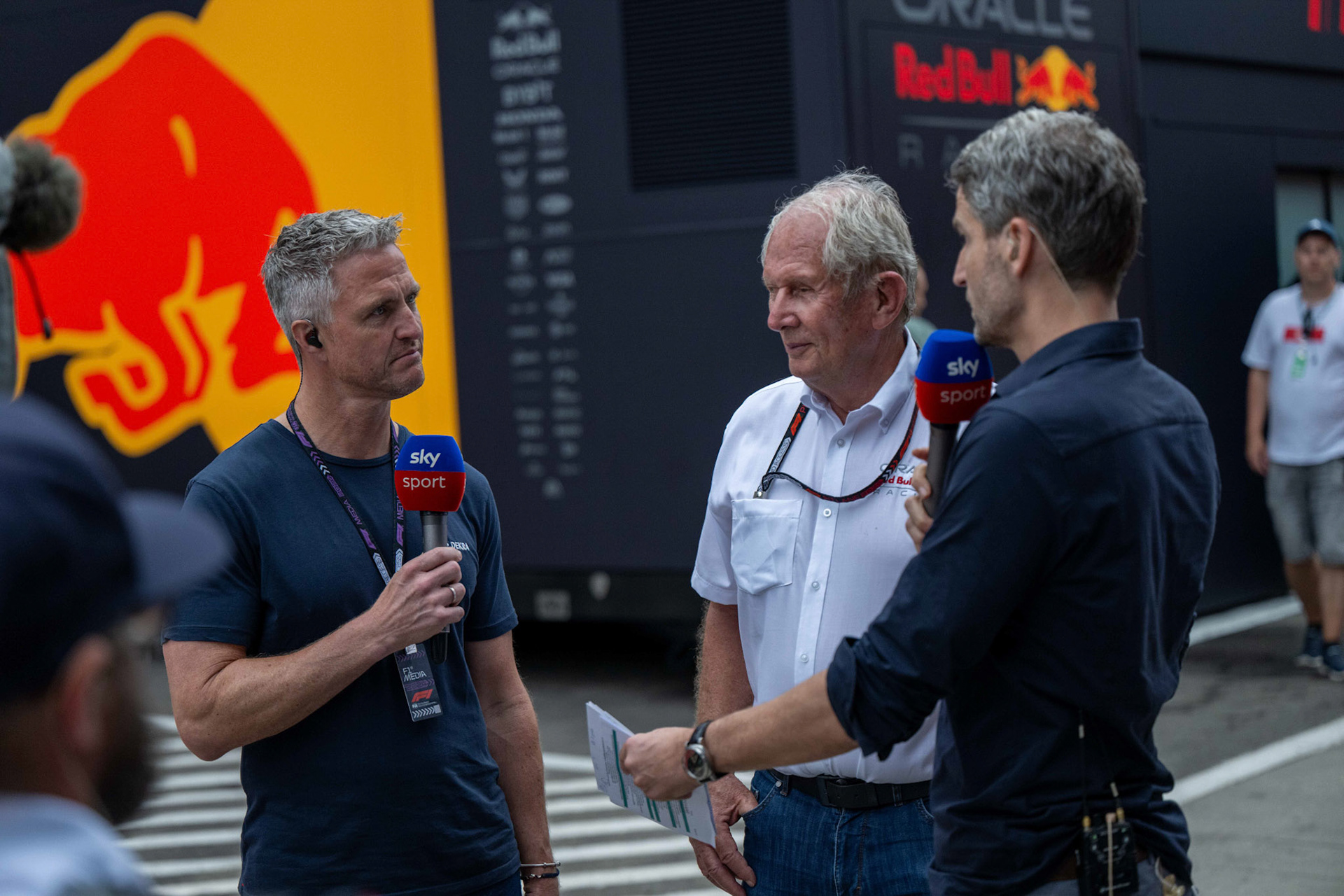 Ralf Schumacher und Dr. Helmut Marko und Peter Hardenacke;Formel 1 Budapest / Ungarn, 20.07.2024
