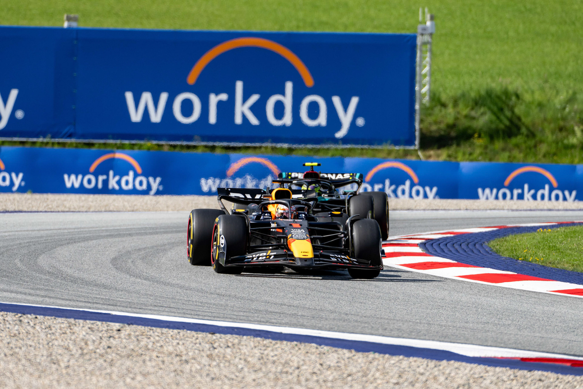 Max Verstappen #1, Oracle Red Bull Racing und Lewis Hamilton #44, Mercedes-AMG Petronas F1 Team;Formel 1 GP Austria / Österreich. Freitag, 28.06.2024