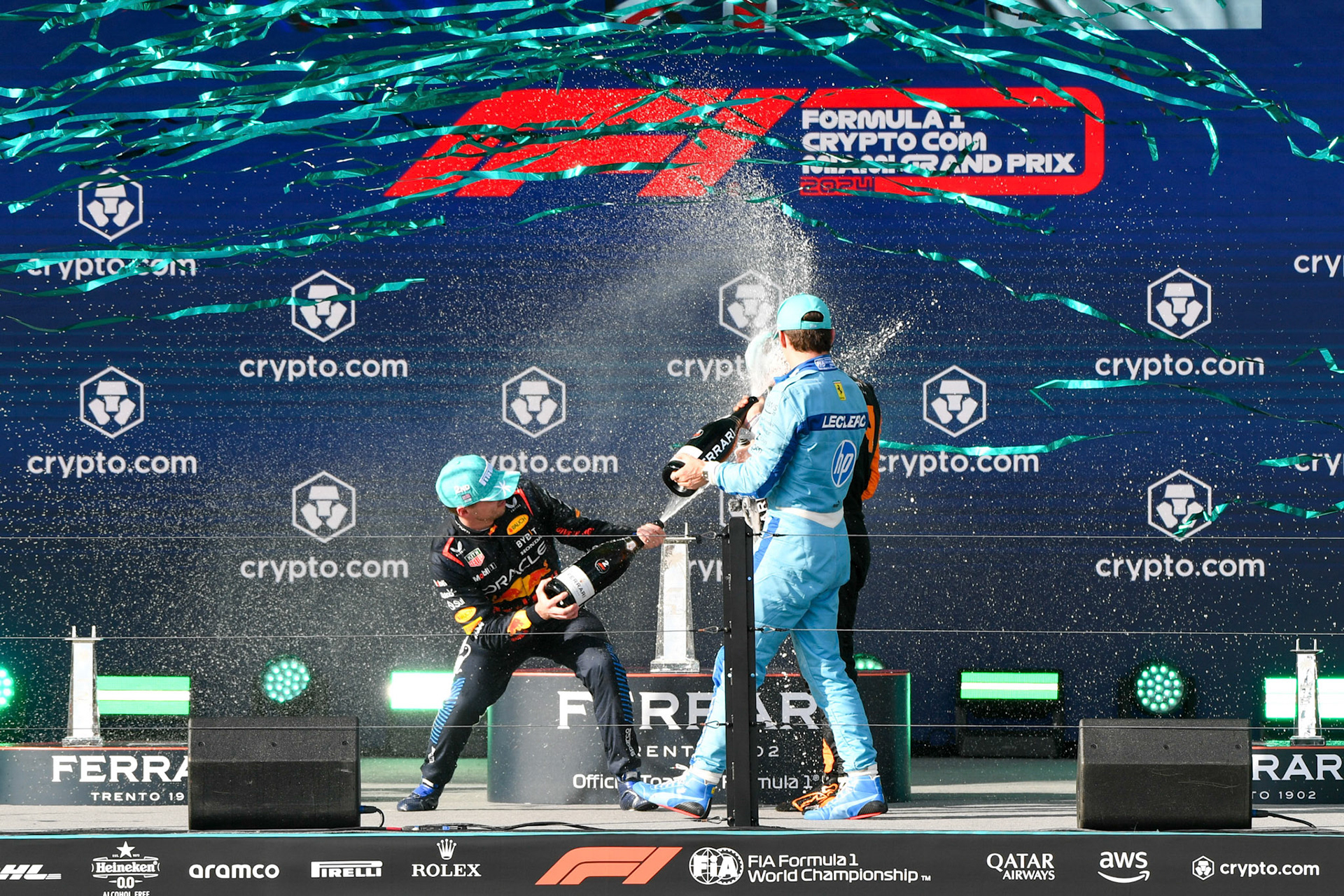 Max Verstappen #1, Oracle Red Bull Racing, Charles Leclerc #16, Scuderia Ferrari, Lando Norris #4, McLaren Formula 1 Team auf dem Podium; Formel 1 GP Miami / USA. 05.05.2024