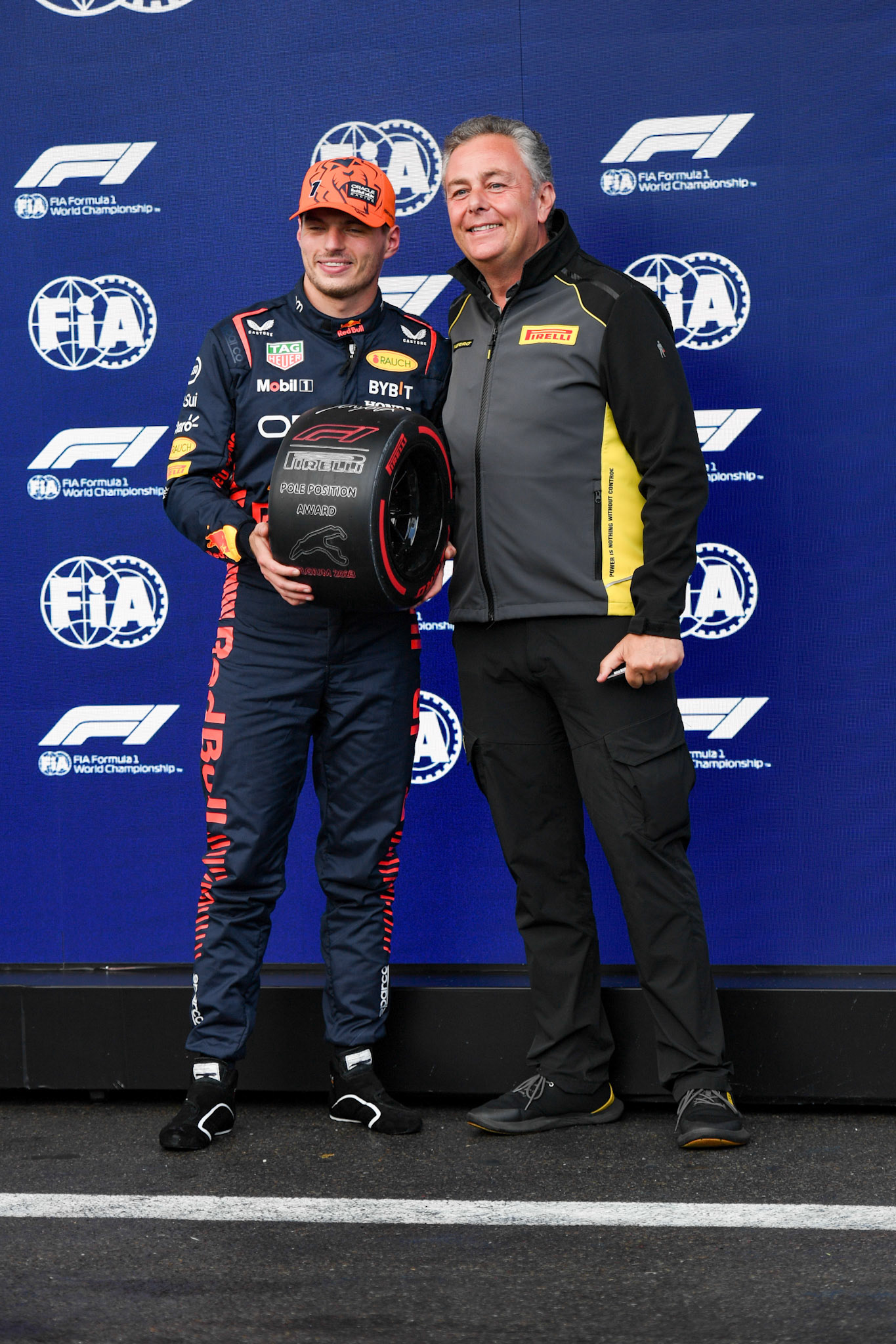 Max Verstappen, Red Bull Racing und Mario Isola, Pirelli;Formel 1 GP Spa Francorchamps/ Belgien. Freitag, 28.07.2023