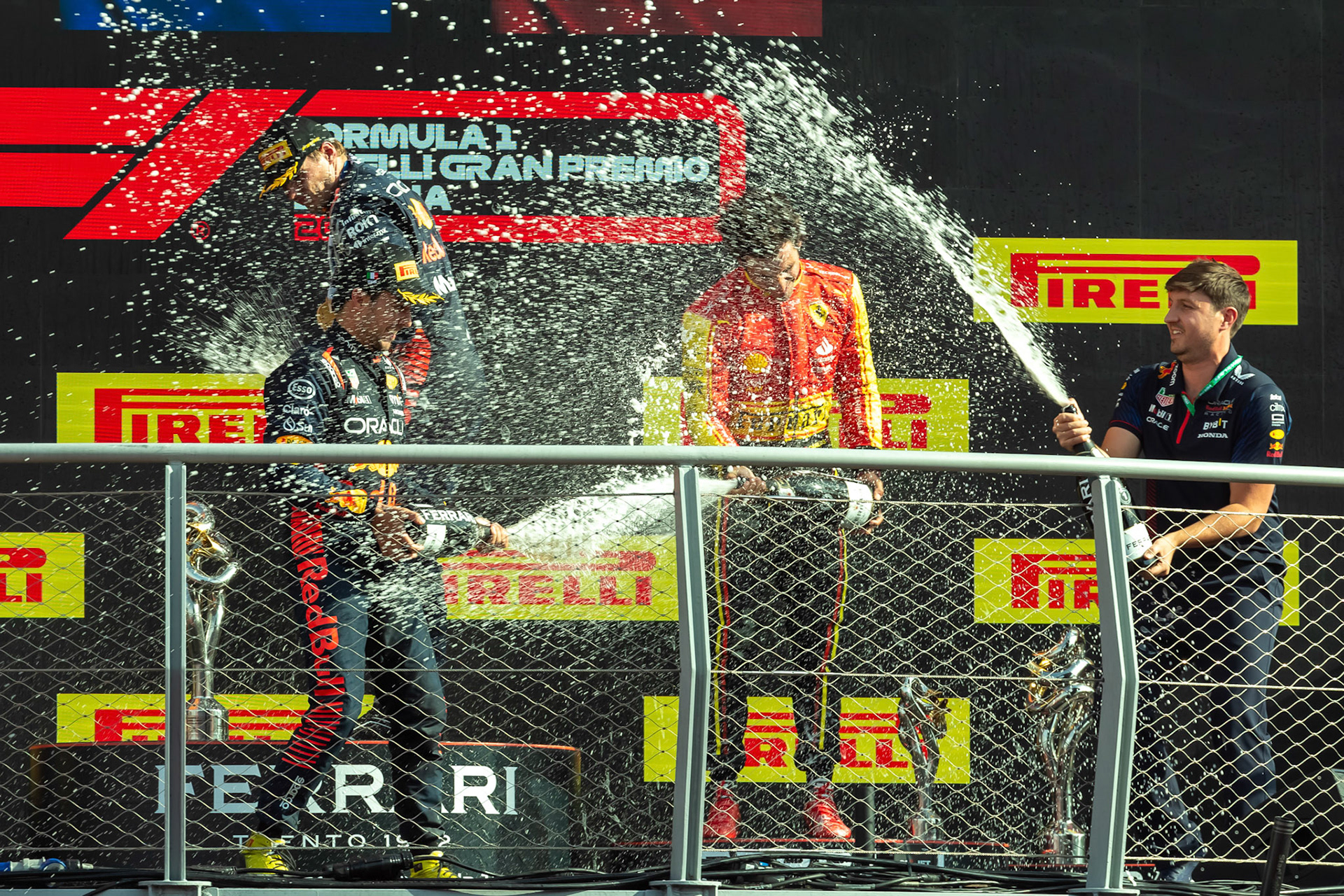 Max Verstappen , Sergio Perez und Carlos Sainz auf dem Podium;Formel 1 GP Italien / Monza. Sonntag, 03.09.2023