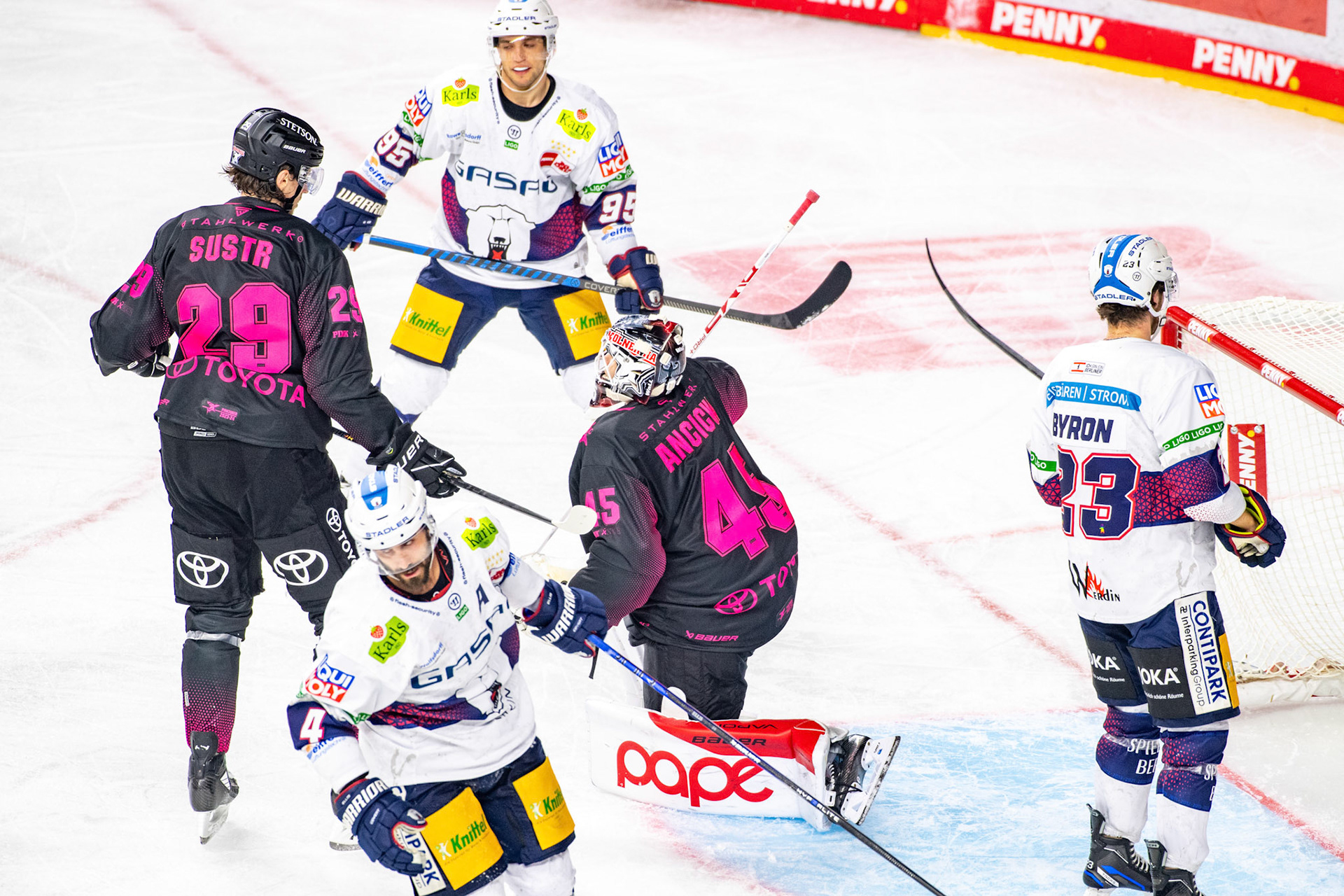 Andrej Sustr, Tobias Ancicka, Frederik Tiffels; DEL Kölner Haie - Eisbaeren Berlin, 06.10.2023