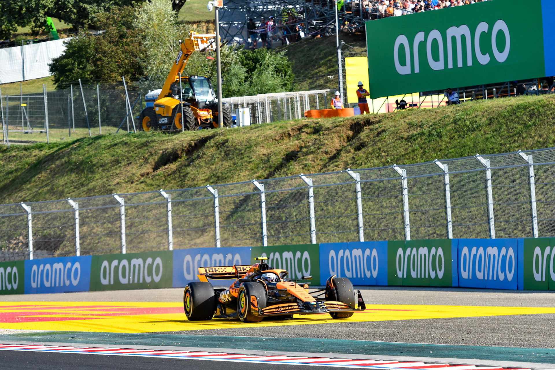 Lando Norris #4 neben der Strecke, McLaren Formula 1 Team;Formel 1 Budapest / Ungarn, 20.07.2024