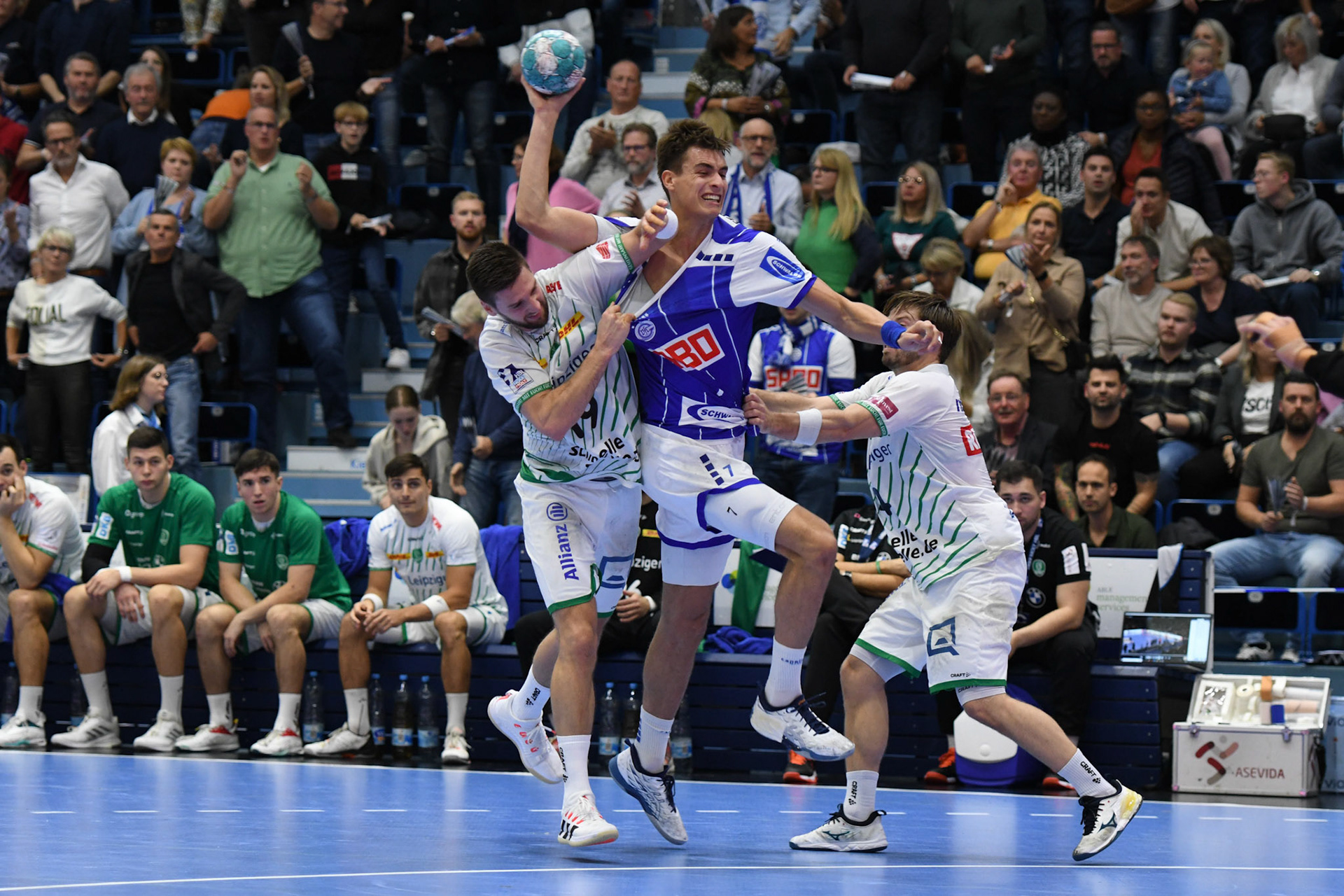 Julian Köster #7; Handball Bundesliga; VfL Gummersbach - SCDHFK Leipzig 09.10.2022