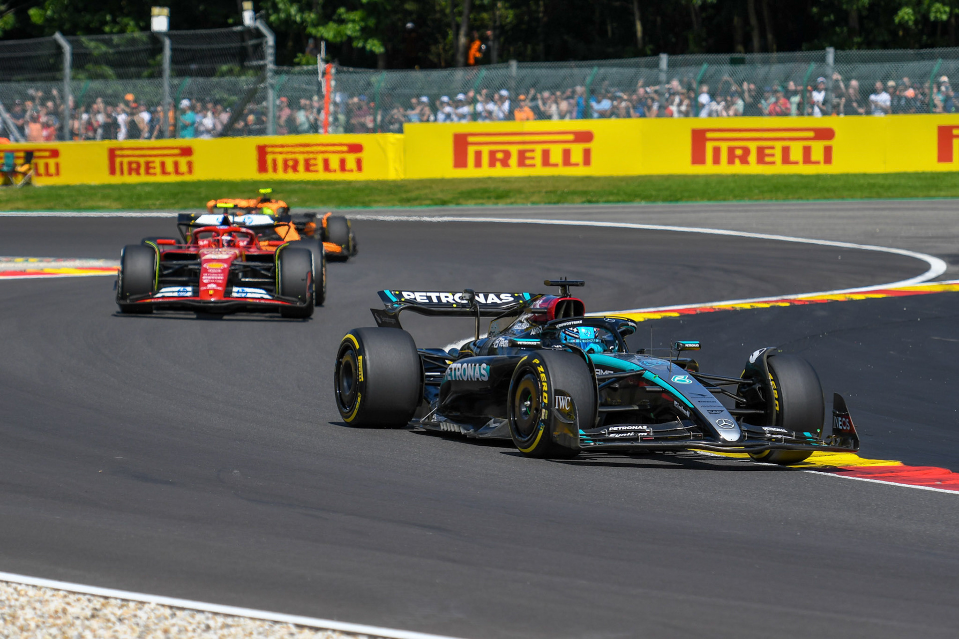 George Russell #63, Mercedes-AMG Petronas F1 Team und Carlos Sainz #55, Scuderia Ferrari;Formel 1 GP Spa / Belgien. Sonntag, 28.07.2024