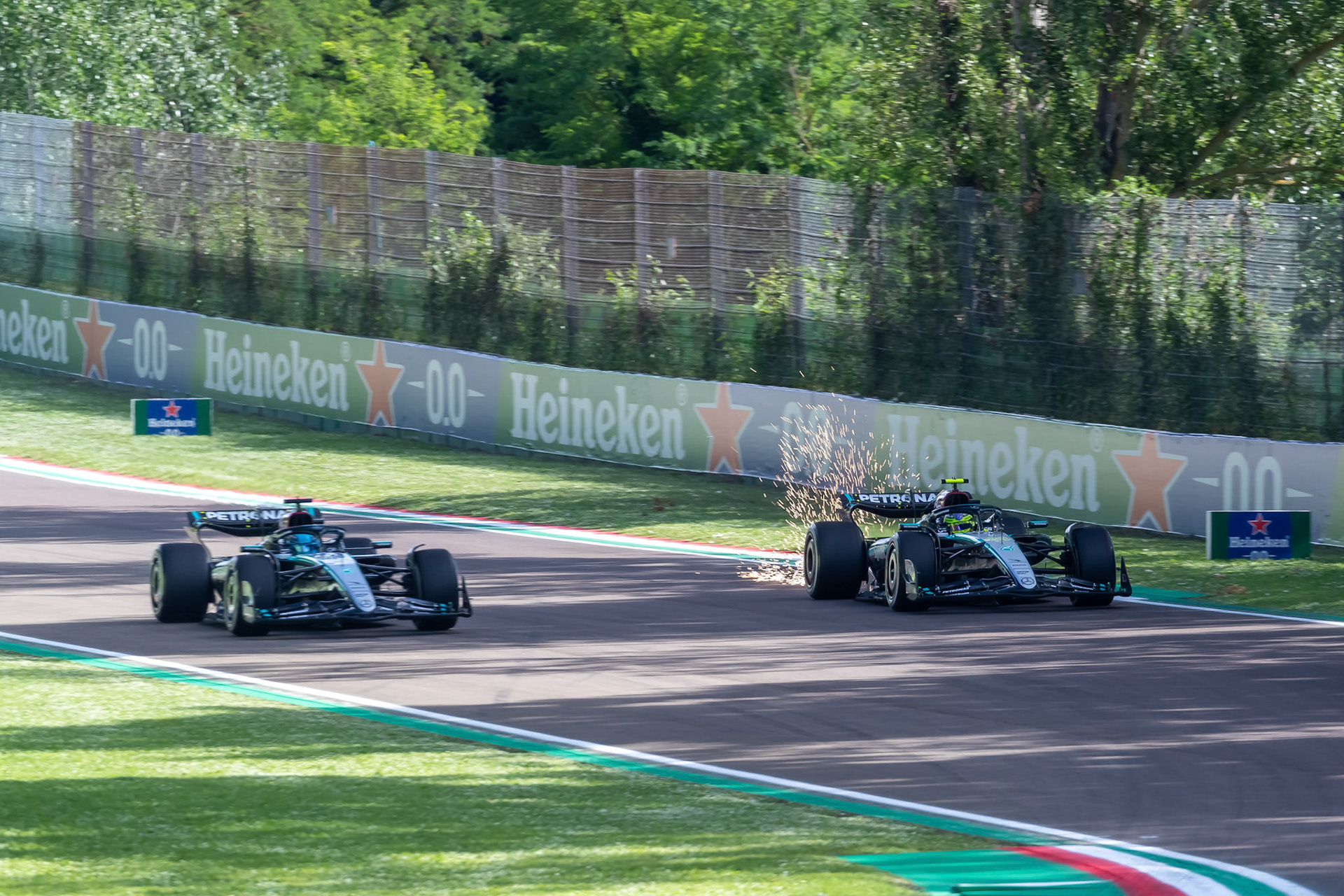 George Russell #63, Mercedes-AMG Petronas F1 Team und Lewis Hamilton #44, Mercedes-AMG Petronas F1 Team; F1 GP Imola / Italien Freitag, 17.05.2024