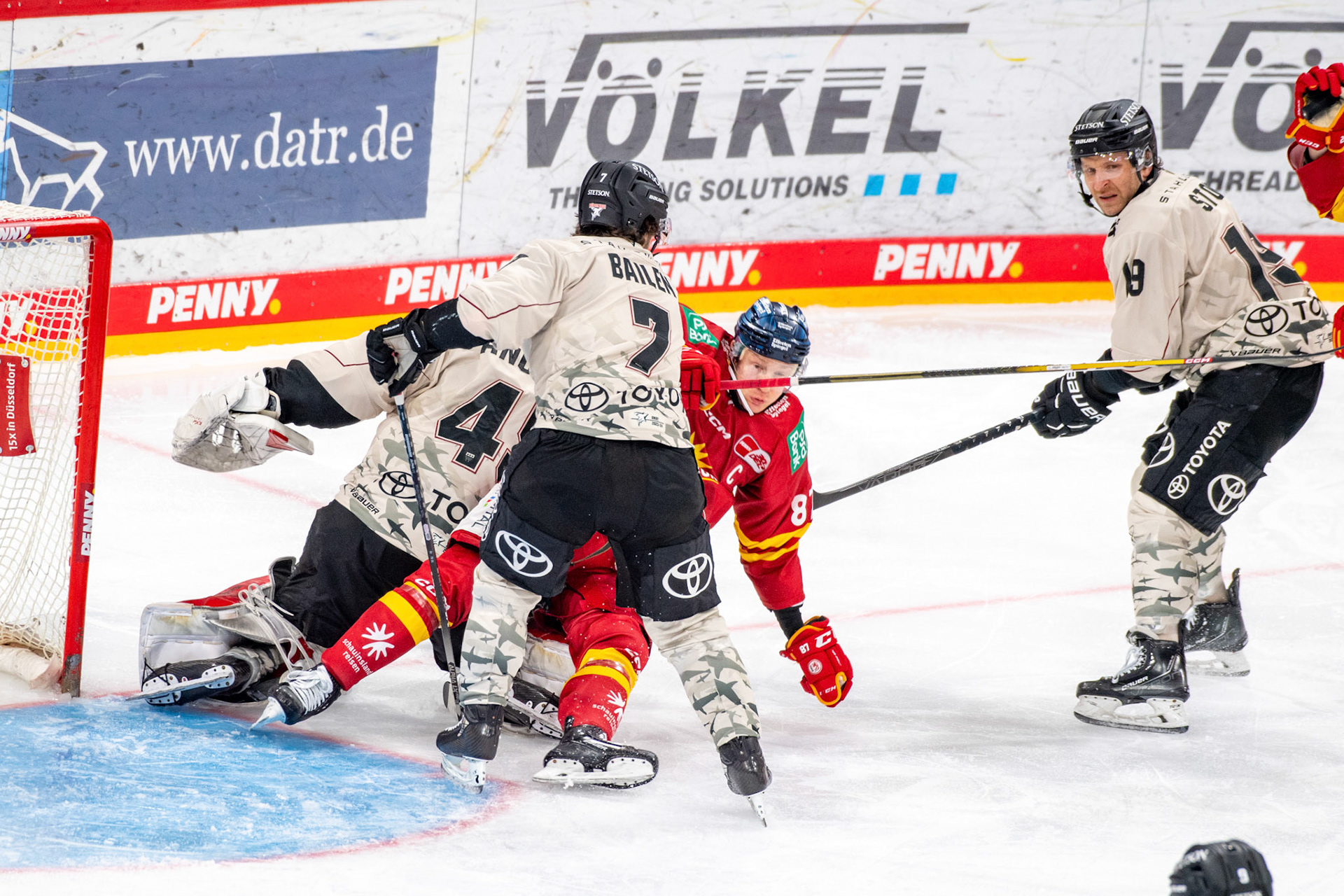 Nicholas Bailen, Tobias Ancick, Frederik Storm; DEL Düsseldorfer EG - Kölner Haie, 25.02.2024