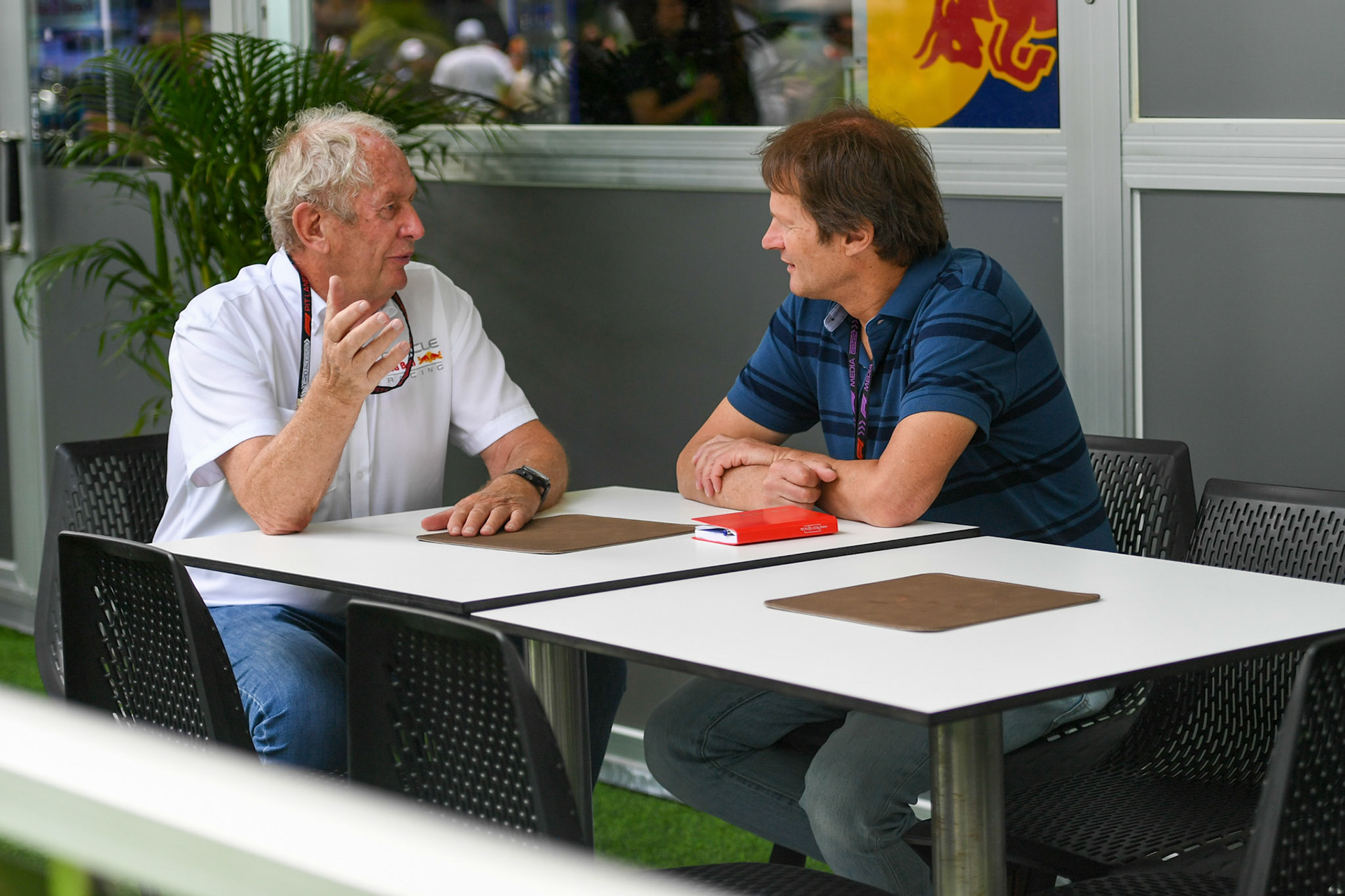 Dr. Helmut Marko, Oracle Red Bull Racing und Michael Schmidt, Auto Motor und Sport; Formel 1 GP Miami / USA. 05.05.2024