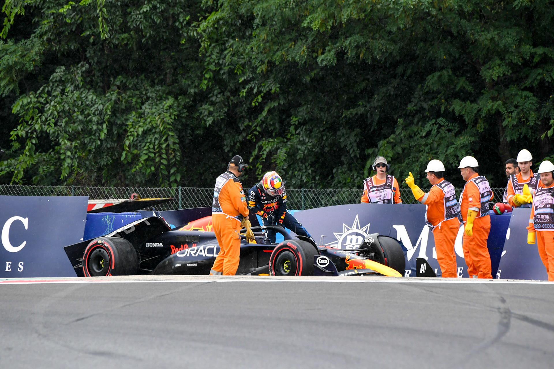 Sergio Perez #11, Oracle Red Bull Racing crasht im Qualifying;Formel 1 Budapest / Ungarn, 20.07.2024