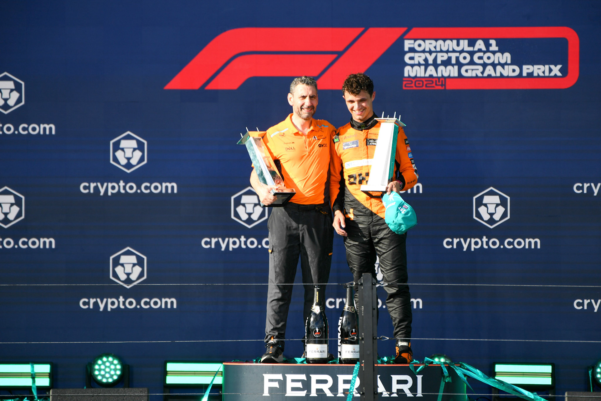 Lando Norris #4, McLaren Formula 1 Team und Andrea Stella auf dem Podium; Formel 1 GP Miami / USA. 05.05.2024