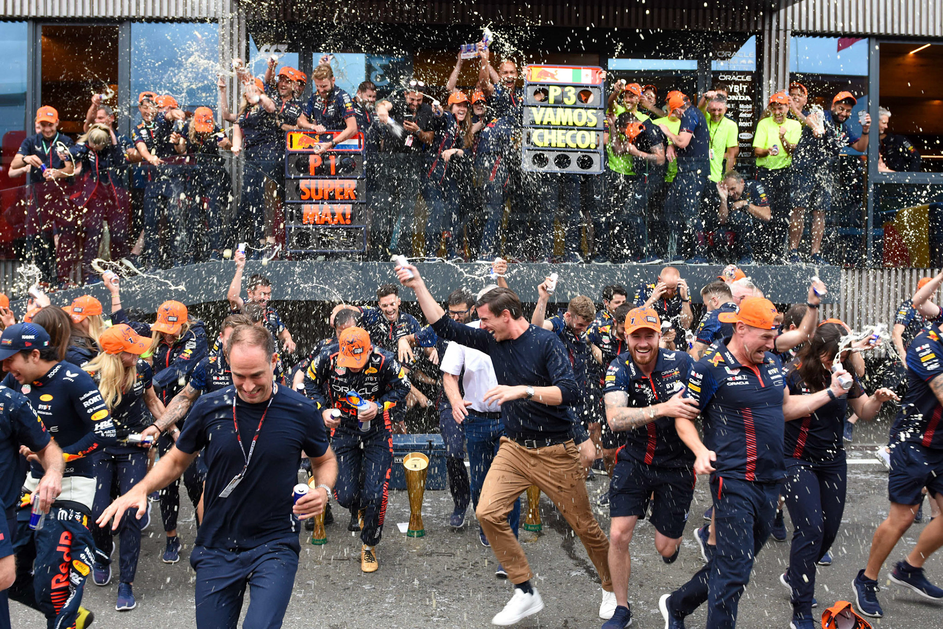 Red Bull Racing, Siegesfeier, Celebration; Formel 1 GP Austria / Österreich. Sonntag, 02.07.2023