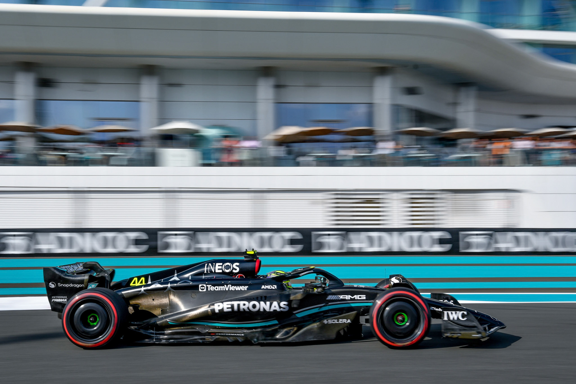 Lewis Hamilton (GBR) Mercedes AMG F1 Team; Formel 1 GP Abu Dhabi. Samstag 25.11.2023
