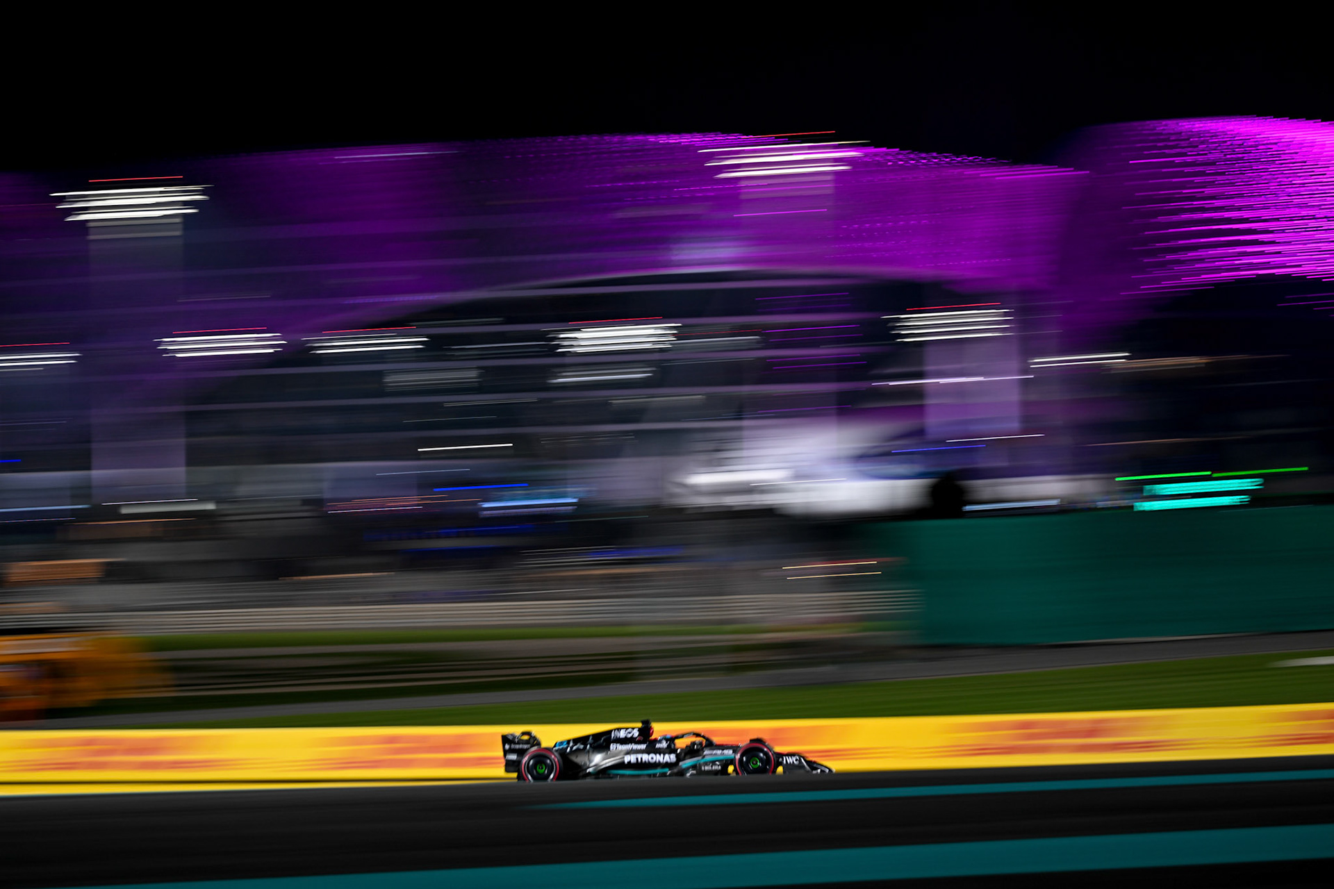 George Russell (GBR) Mercedes AMG F1 Team; Formel 1 GP Abu Dhabi. Samstag 25.11.2023