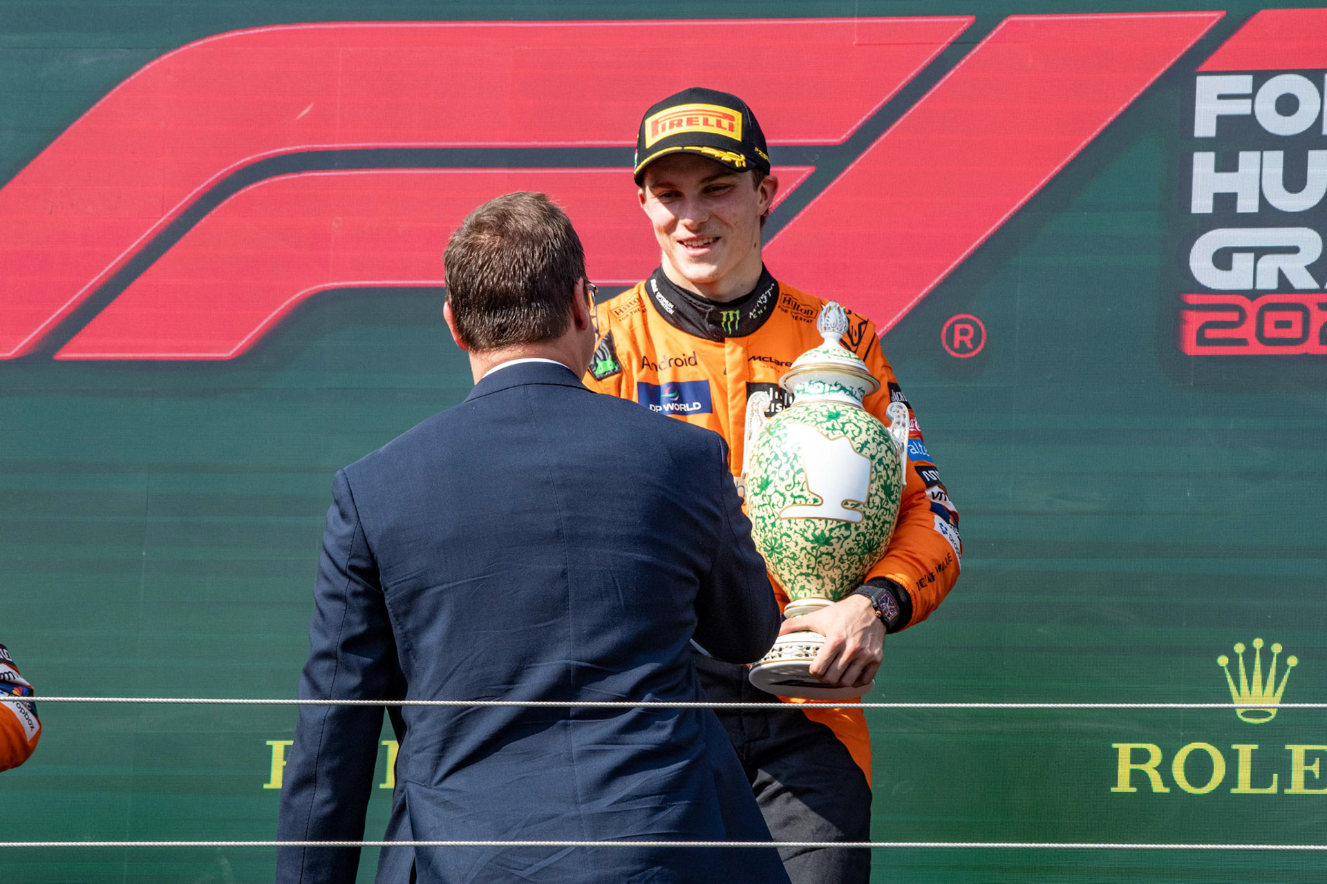 Oscar Piastri #81, McLaren Formula 1 Team auf dem Podium.;Formel 1 Budapest / Ungarn