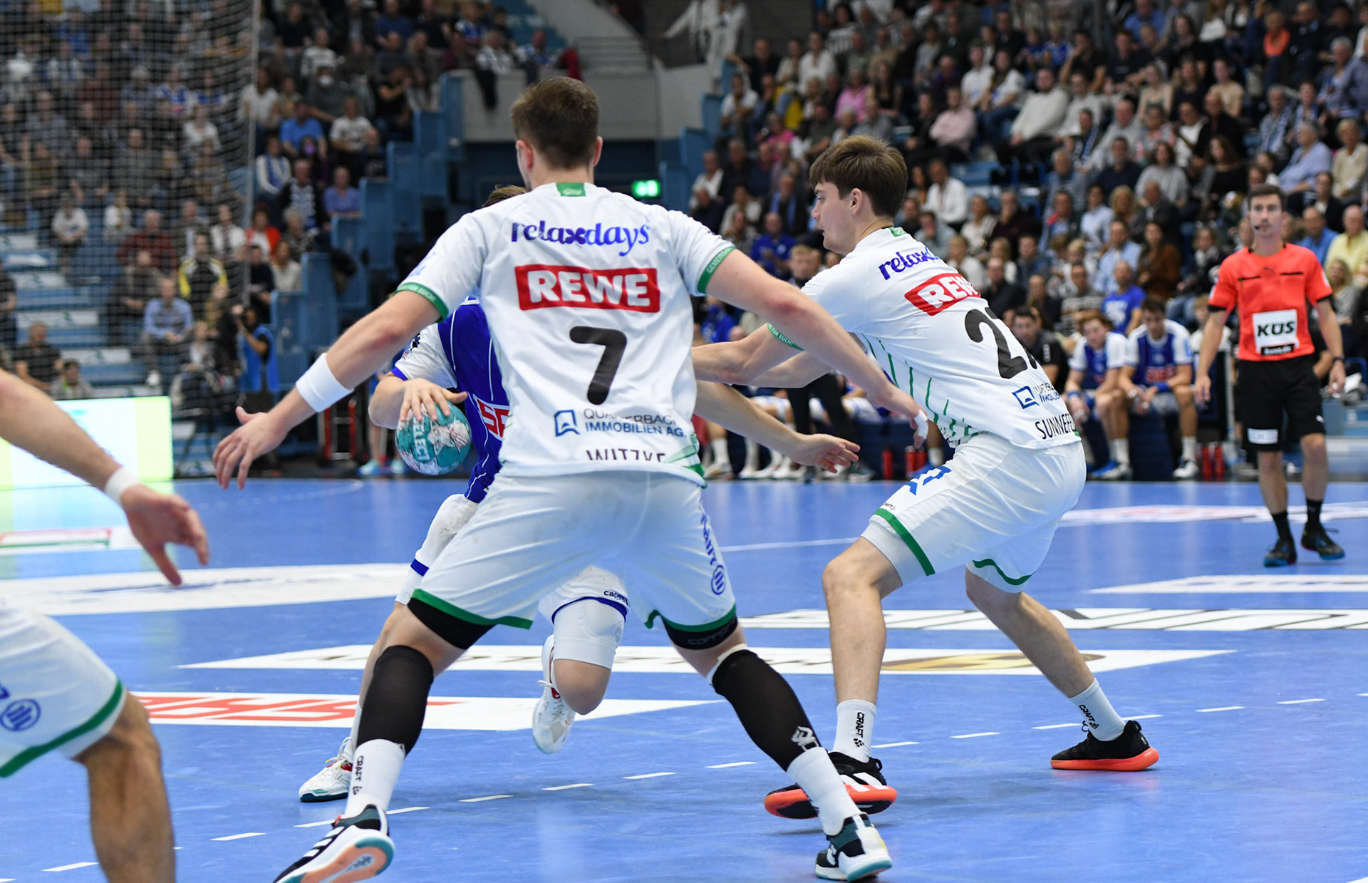 Luca Witzke #7;  Handball Bundesliga; VfL Gummersbach - SCDHFK Leipzig 09.10.2022
