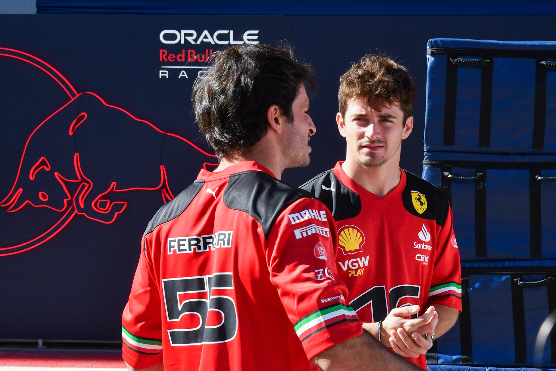 Carlos Sainz und Charles Leclerc, Scuderia Ferrari; Formel 1 GP USA Austin Texas. Freitag 20.10.2023