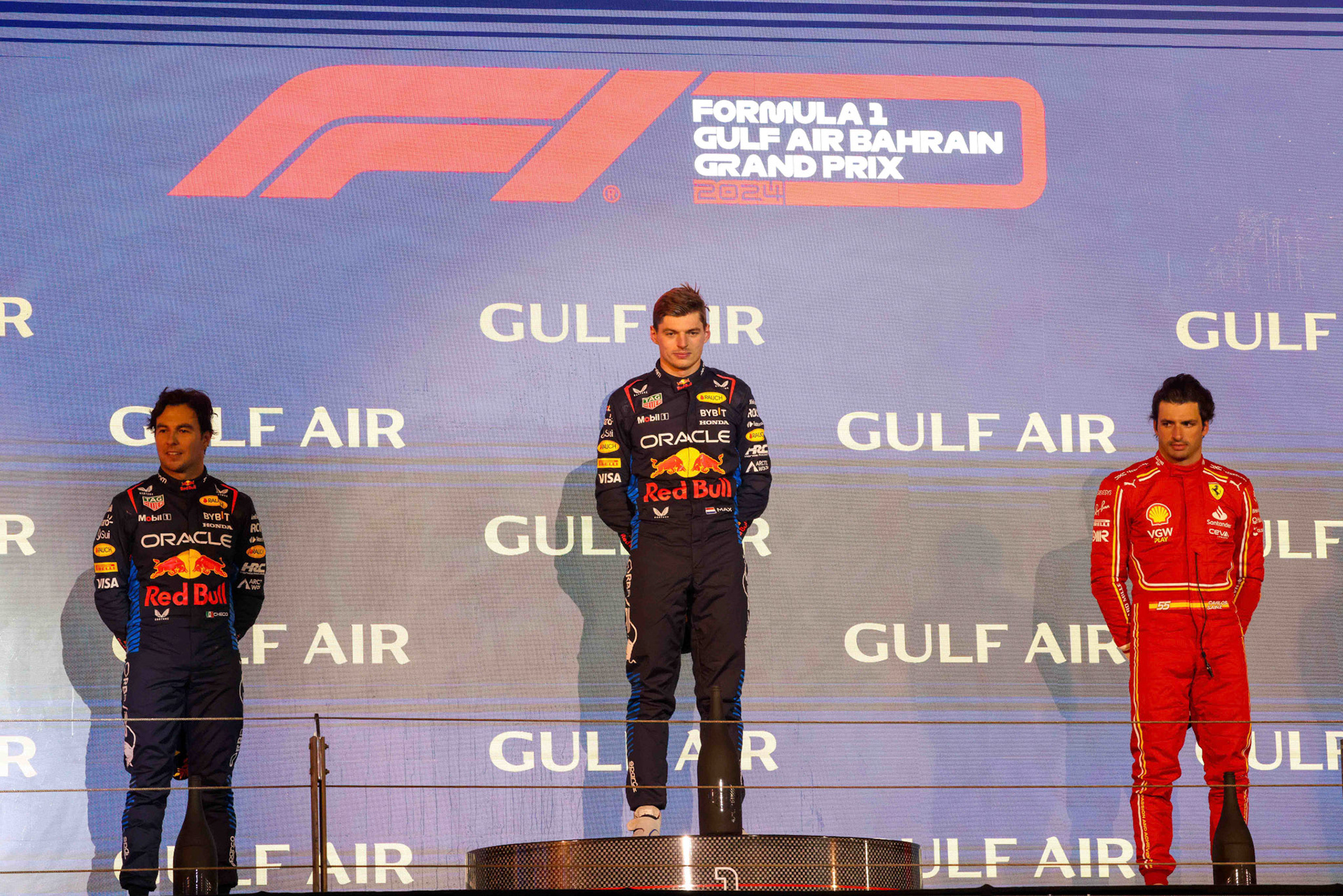 Podium in Bahrian mit: Sergio Perez #11, Oracle Red Bull Racing, Max Verstappen #1, Oracle Red Bull Racing, Carlos Sainz #55, Scuderia Ferrari; Formel 1 GP Bahrain. Samstag 02.03.2024