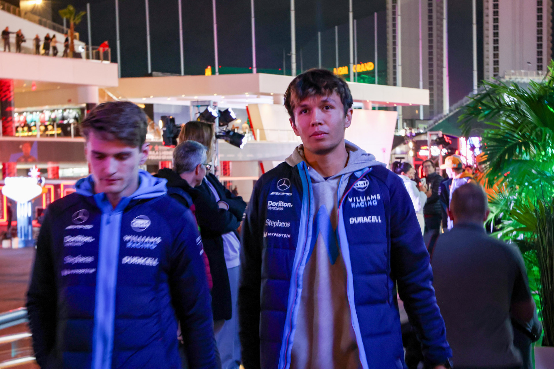 Alexander Albon (THA) und Logan Sargeant, Williams Racing;Formel 1 GP USA Las Vegas. Sonntag 19.11.2023