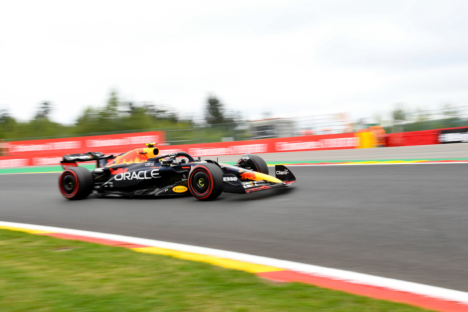 Sergio Perez (MEX) Red Bull Racing; Formel 1 GP Belgien. Samstag, 27.08.2022