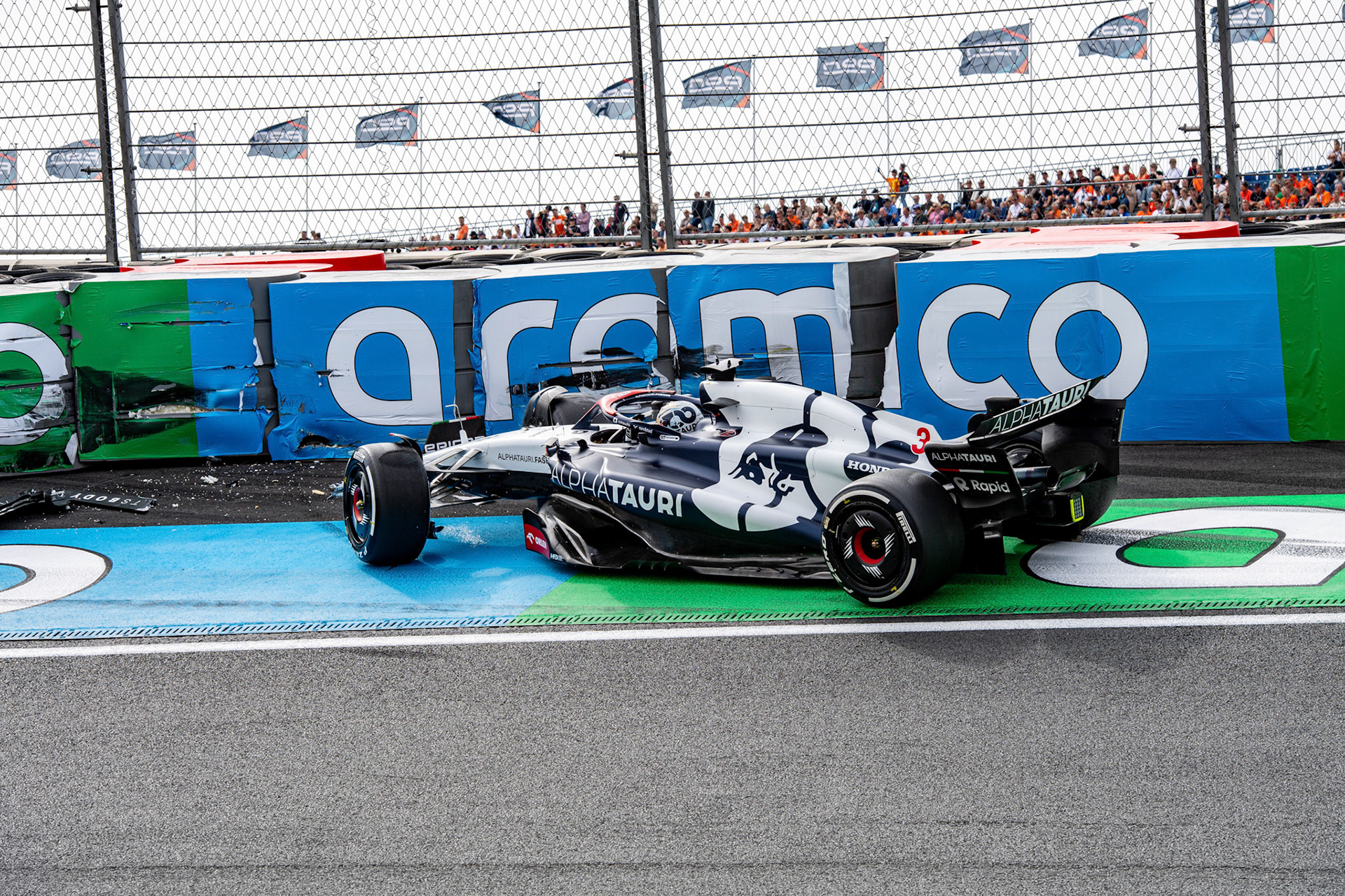 Unfall zwischen Daniel Ricciardo und Oscar Piastri in FP2; Formel 1 GP Holland / Zandvoort. Freitag, 25.08.2023