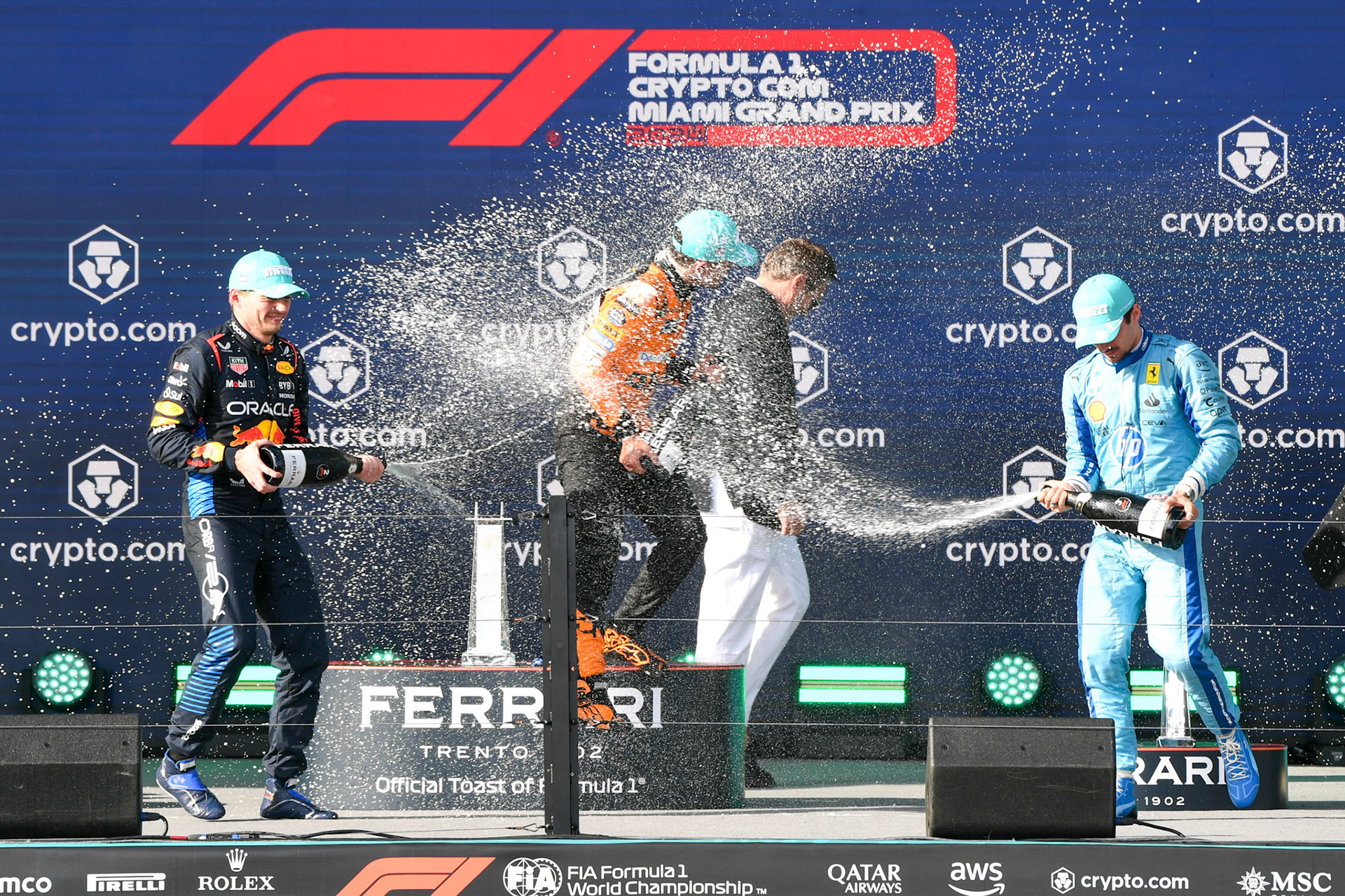 Max Verstappen #1, Oracle Red Bull Racing, Charles Leclerc #16, Scuderia Ferrari, Lando Norris #4, McLaren Formula 1 Team auf dem Podium; Formel 1 GP Miami / USA. 05.05.2024