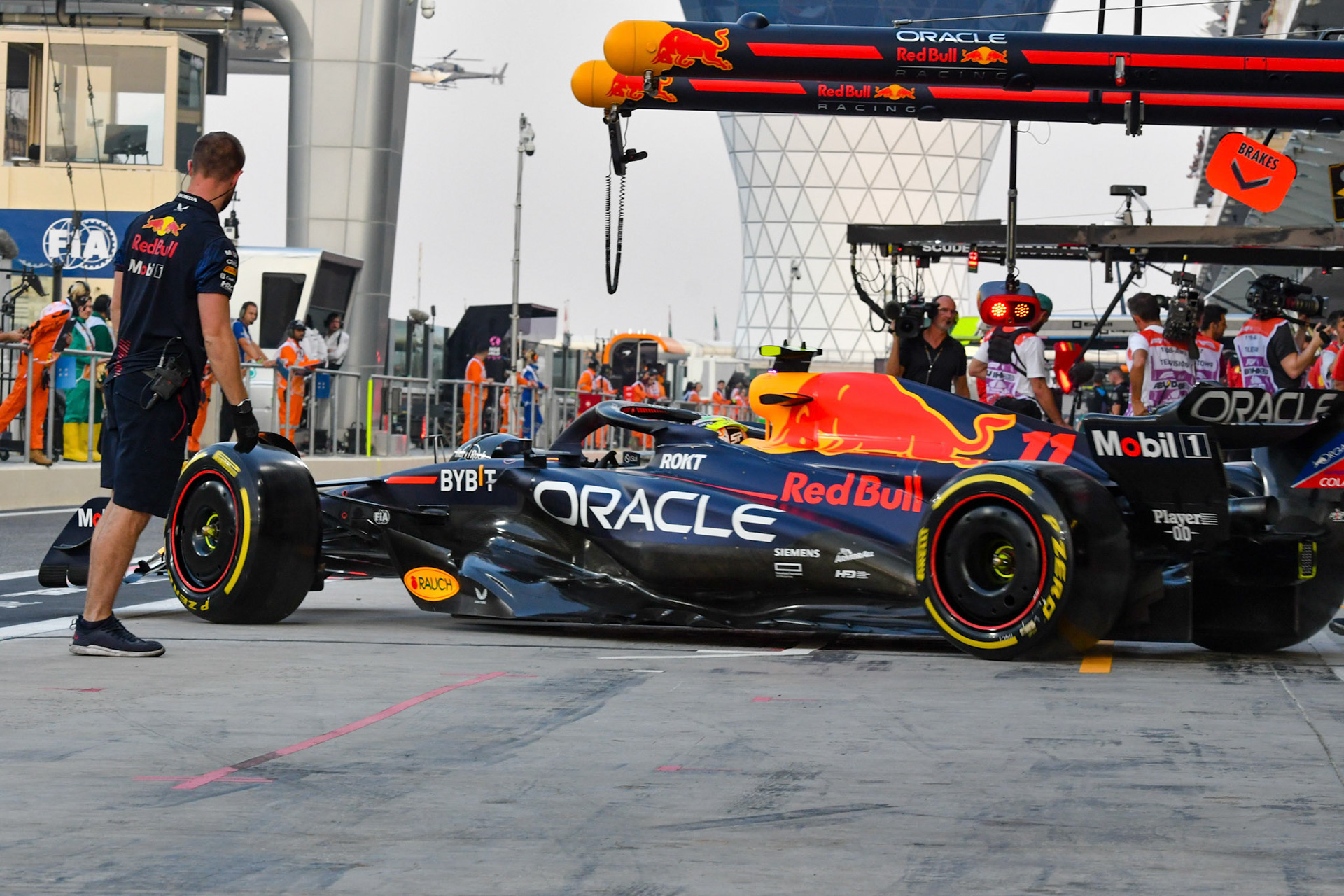 Sergio Perez (MEX) Red Bull Racing; Formel 1 GP Abu Dhabi. Freitag 24.11.2023
