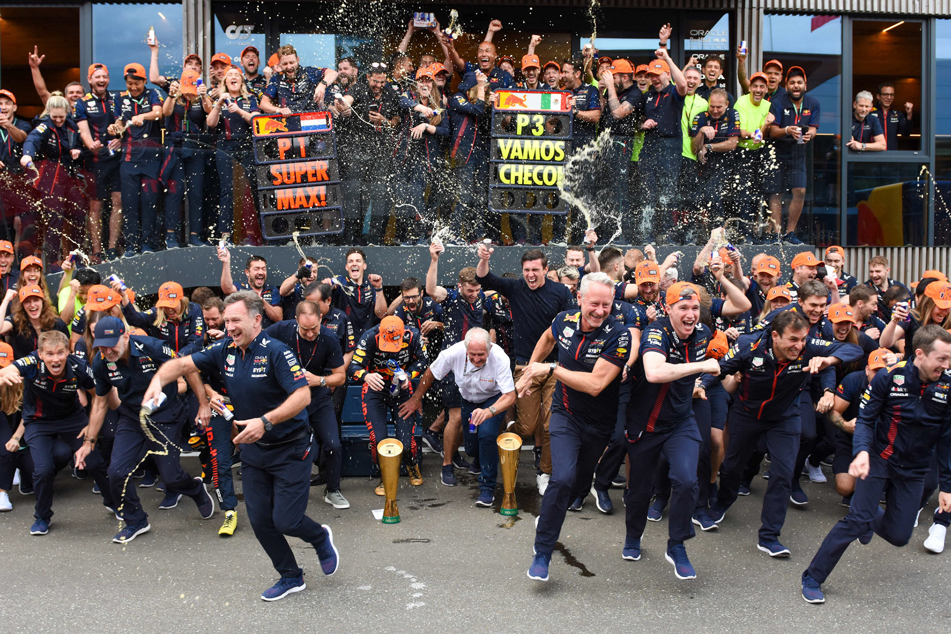 Red Bull Racing, Siegesfeier, Celebration; Formel 1 GP Austria / Österreich. Sonntag, 02.07.2023