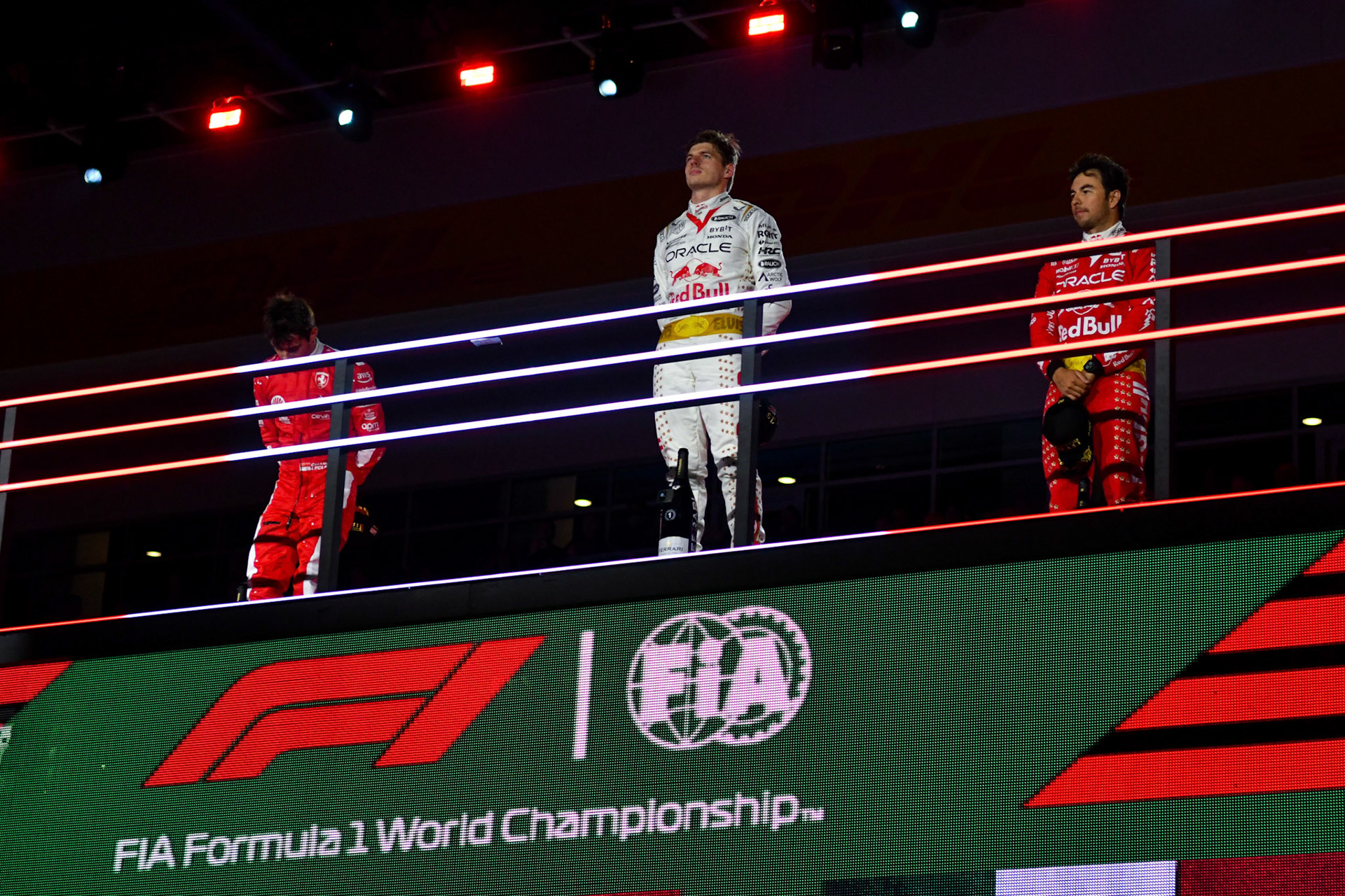 Max Verstappen, Sergio Perez und Charles Leclerc auf dem Podium; Formel 1 GP USA Las Vegas. Sonntag 19.11.2023