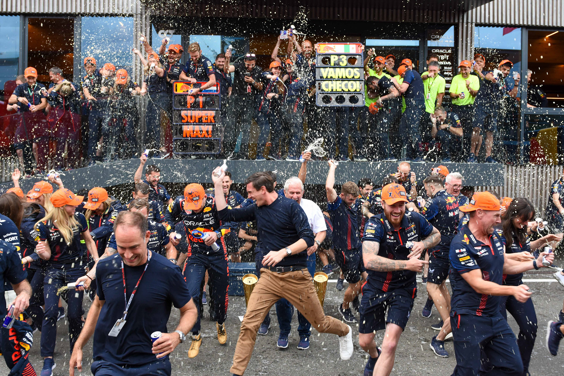 Red Bull Racing, Siegesfeier, Celebration; Formel 1 GP Austria / Österreich. Sonntag, 02.07.2023
