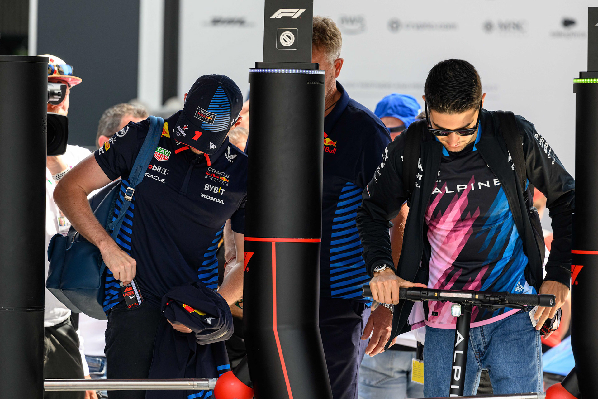 Max Verstappen #1, Oracle Red Bull Racing und Esteban Ocon #31, BWT Alpine F1 Team; F1 GP Imola / Italien Sonntag, 19.05.2024