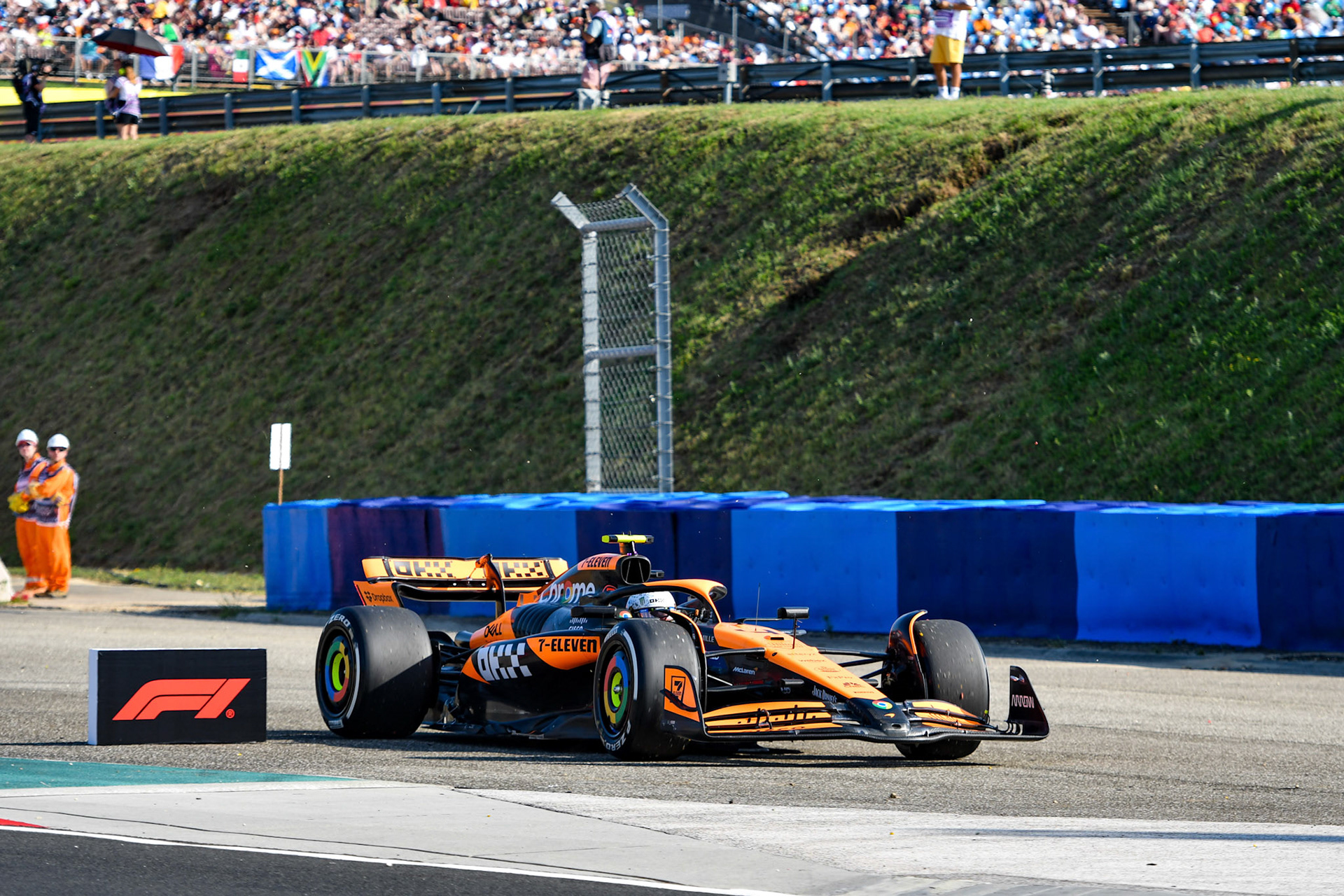 Lando Norris #4 neben der Strecke, McLaren Formula 1 Team;Formel 1 Budapest / Ungarn, 20.07.2024