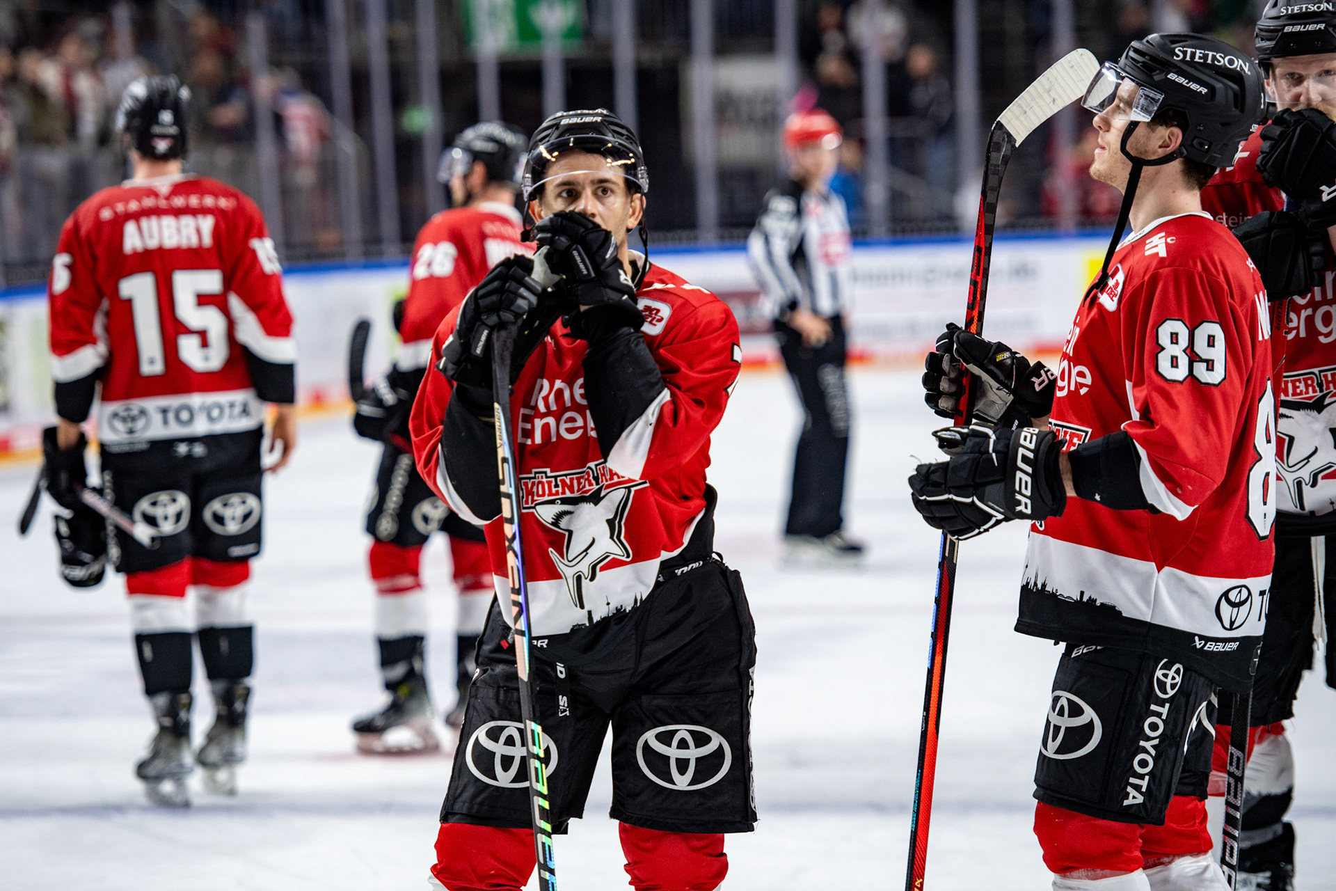 Nicholas Bailen enttäuscht nach der 1:5 Niederlage; DEL Kölner Haie - EHC Red Bull München, 27.10.2023